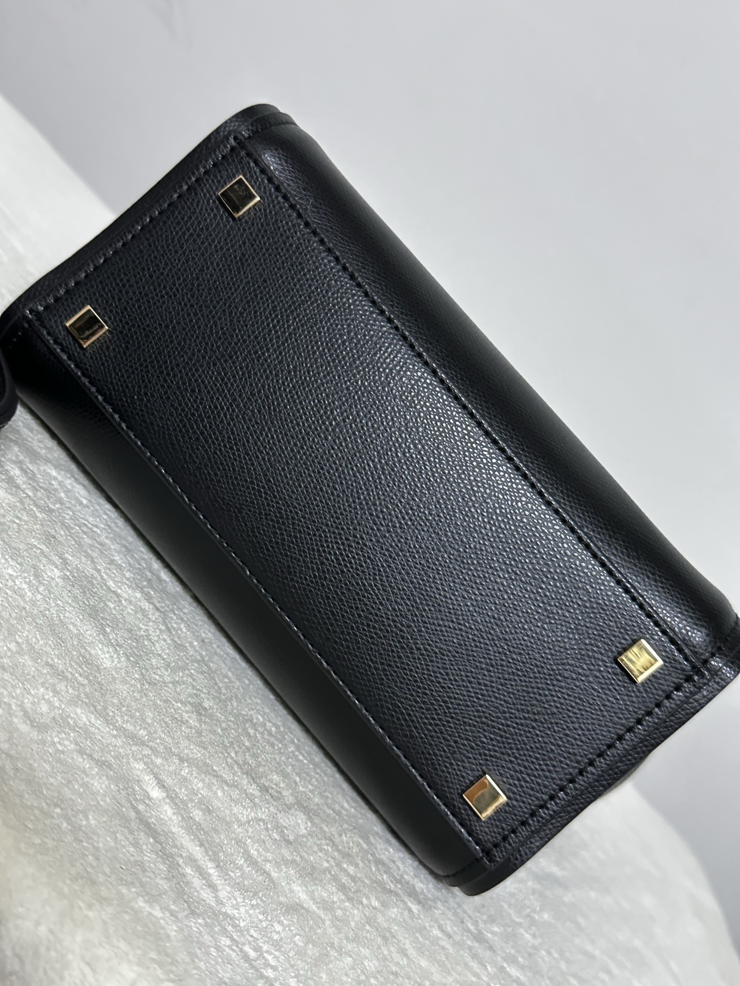 Michael Kors ～2025年M K新款。4个色。 饺子包