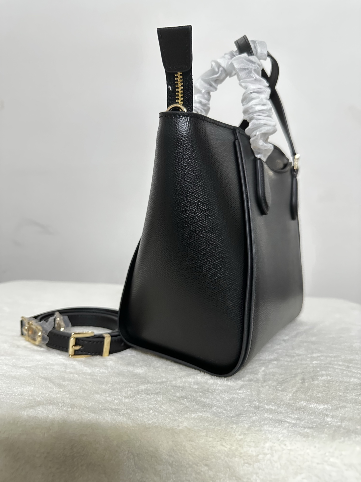 Michael Kors ～2025年M K新款。4个色。 饺子包