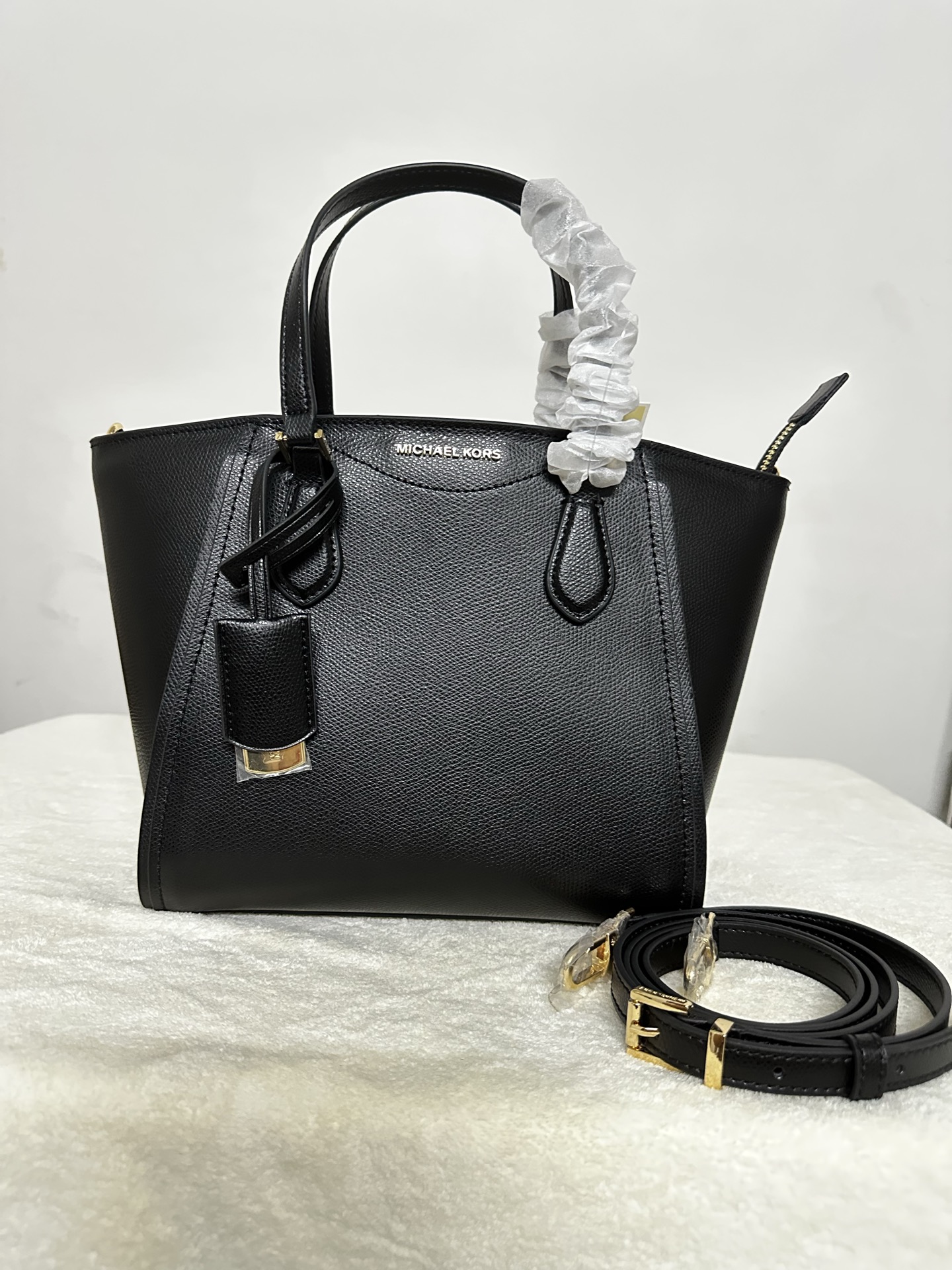 Michael Kors ～2025年M K新款。4个色。 饺子包