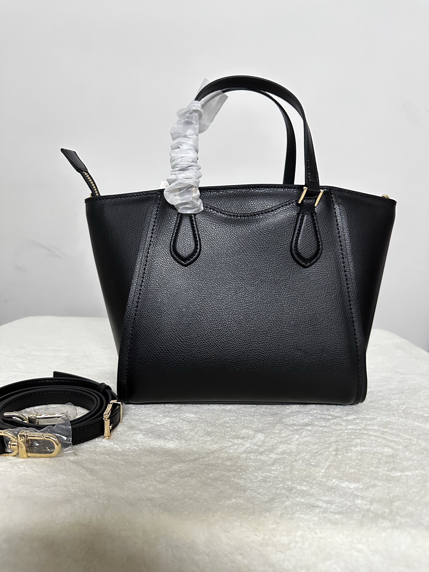 Michael Kors ～2025年M K新款。4个色。 饺子包