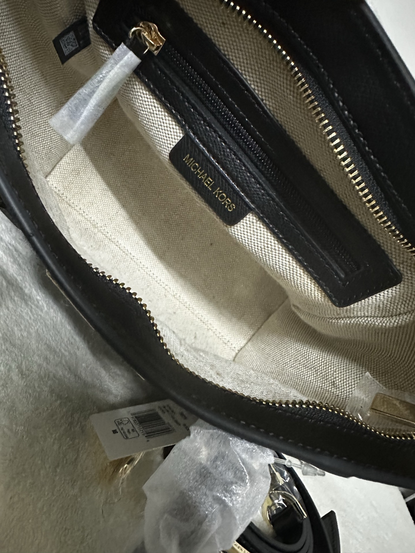 Michael Kors ～2025年M K新款。4个色。 饺子包
