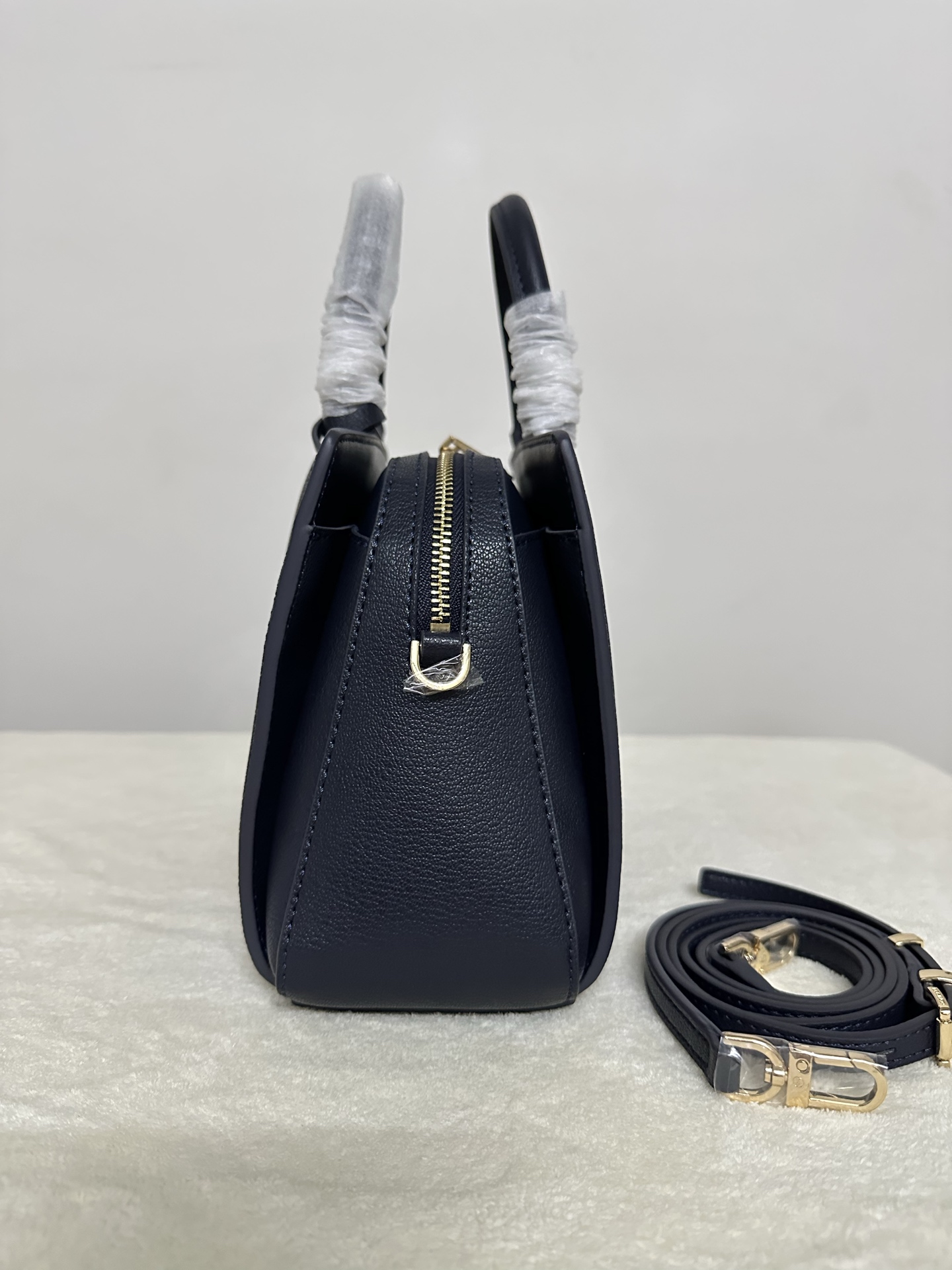 Michael Kors MK Laila 女士小号手提包斜挎包：深兰拼