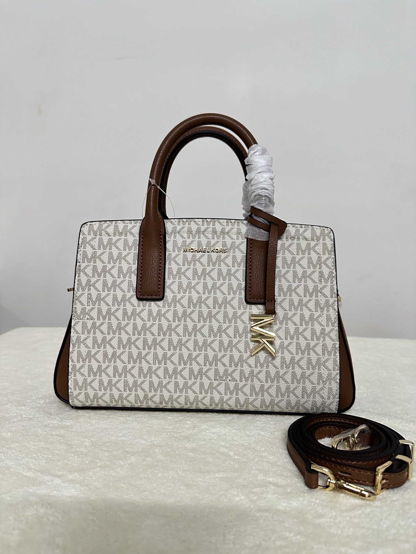 Michael Kors MK Laila 女士小号手提包斜挎包：香草白拼棕