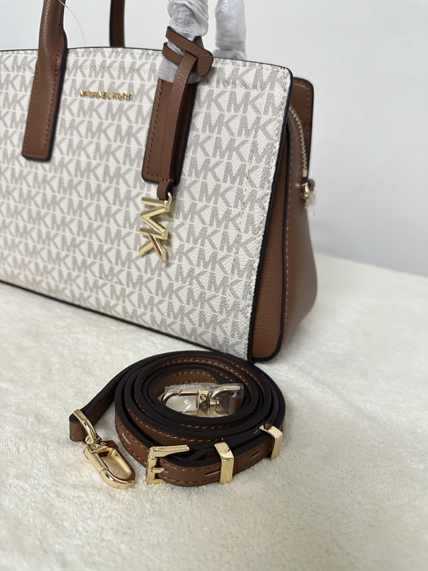 Michael Kors MK Laila 女士小号手提包斜挎包：香草白拼棕