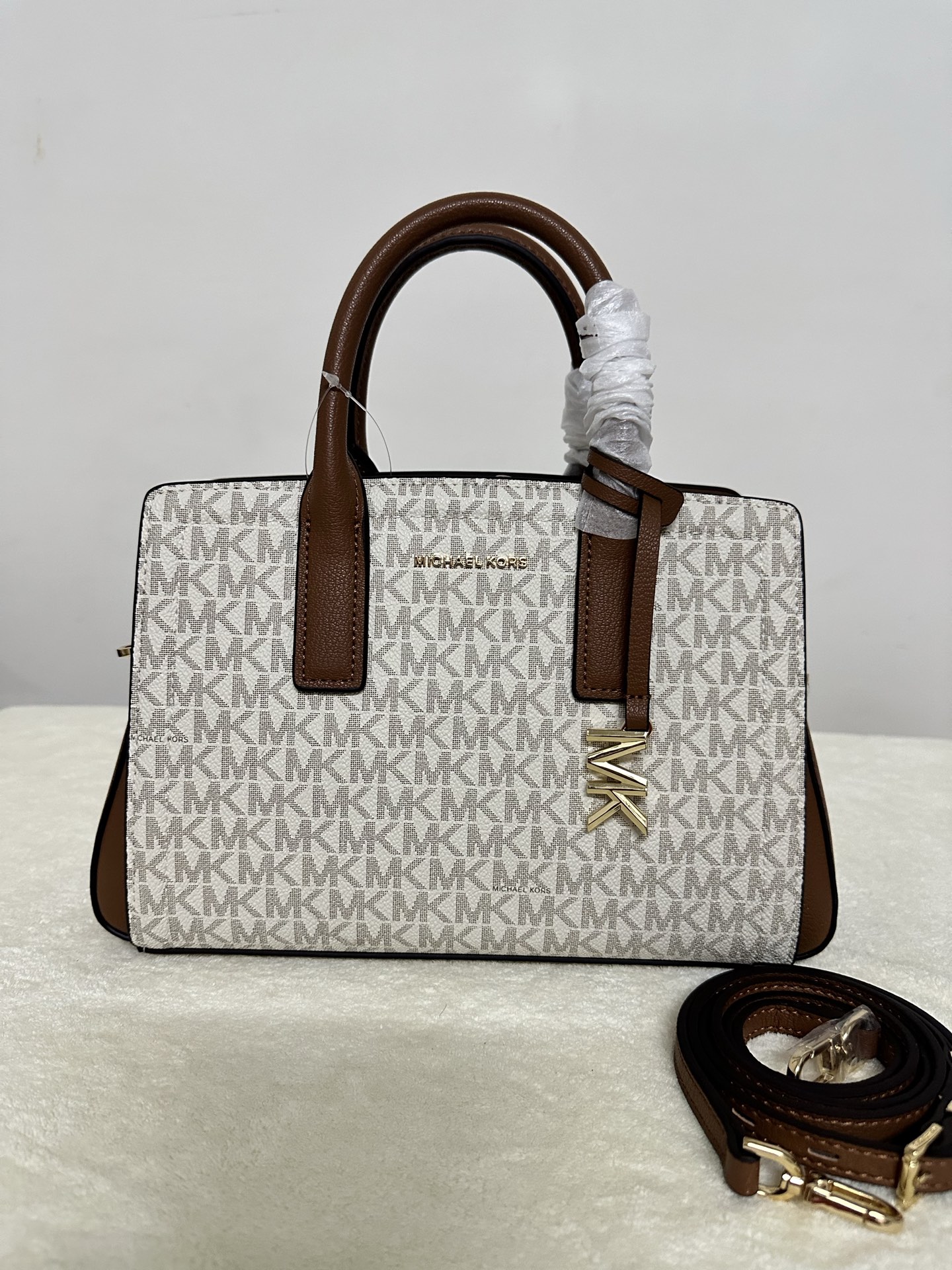 Michael Kors MK Laila 女士小号手提包斜挎包：香草白拼棕