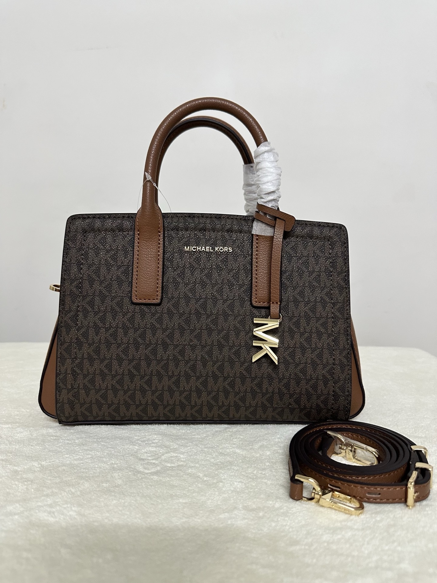 Michael Kors MK Laila 女士小号手提包斜挎包：香草白拼棕