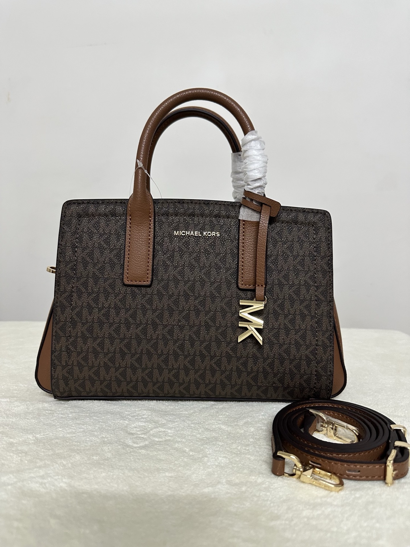 Michael Kors MK Laila 女士小号手提包斜挎包：香草白拼棕