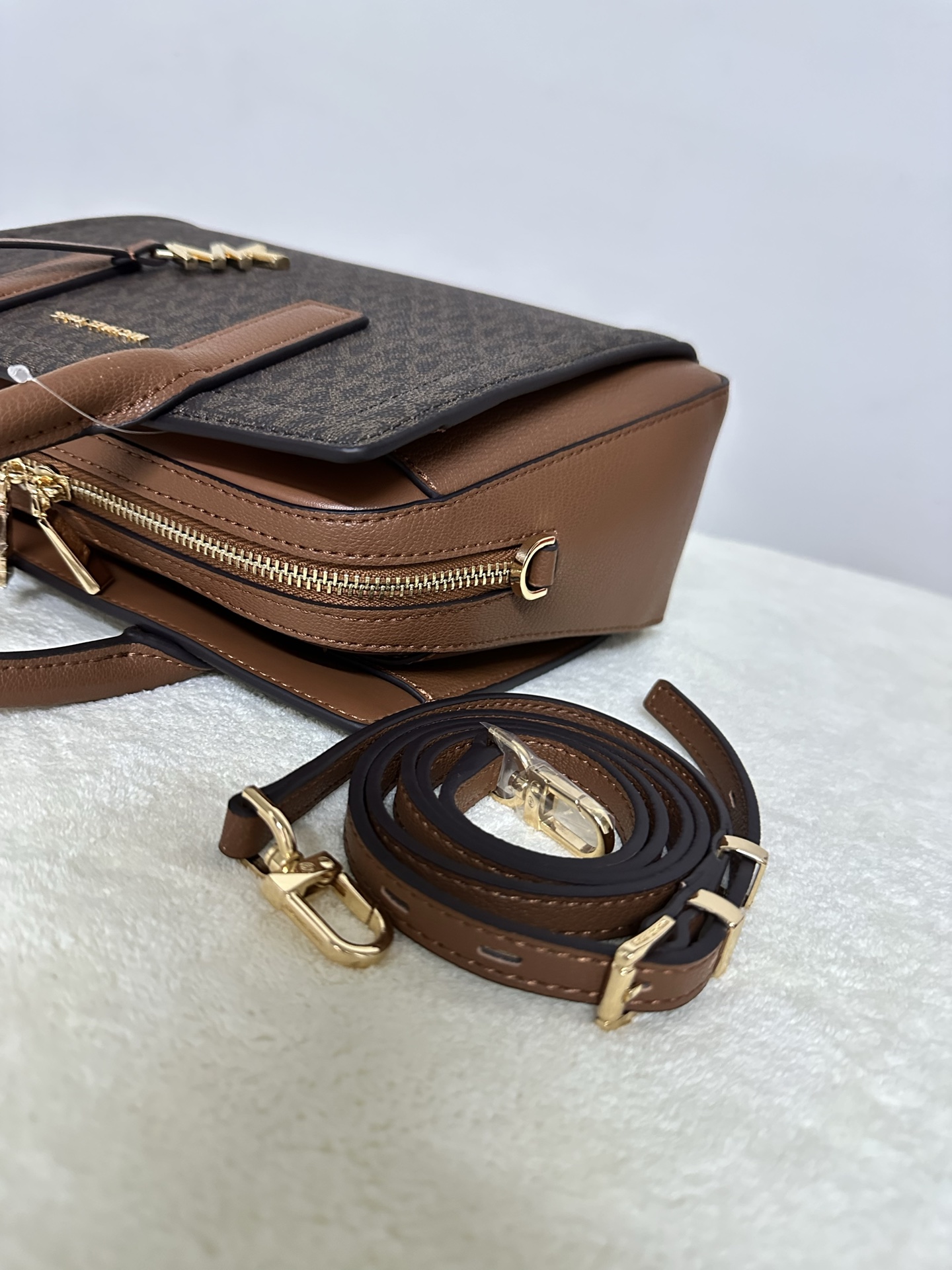 Michael Kors MK Laila 女士小号手提包斜挎包：香草白拼棕