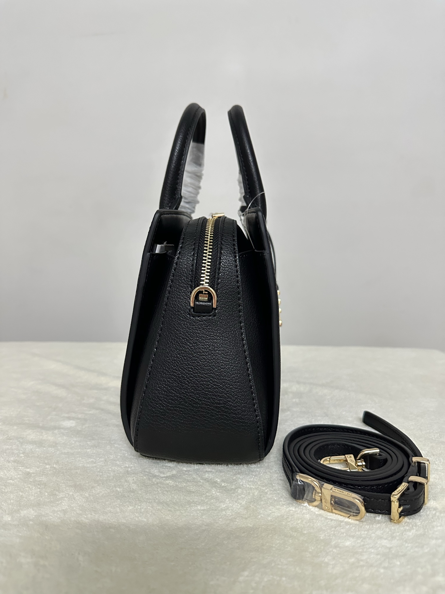 Michael Kors MK Laila 女士小号手提包斜挎包、黑色