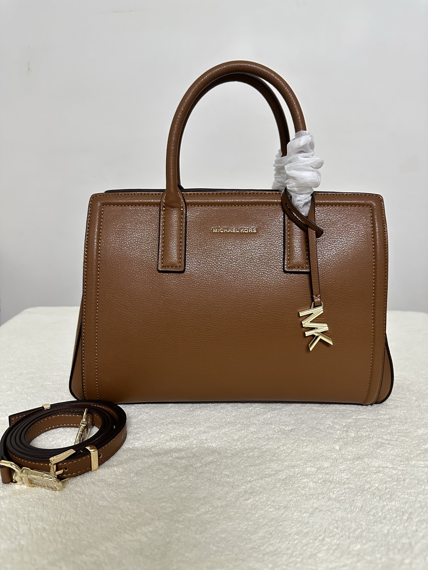 Michael Kors MK Laila 女士手提包斜挎包 香草白，橡果棕