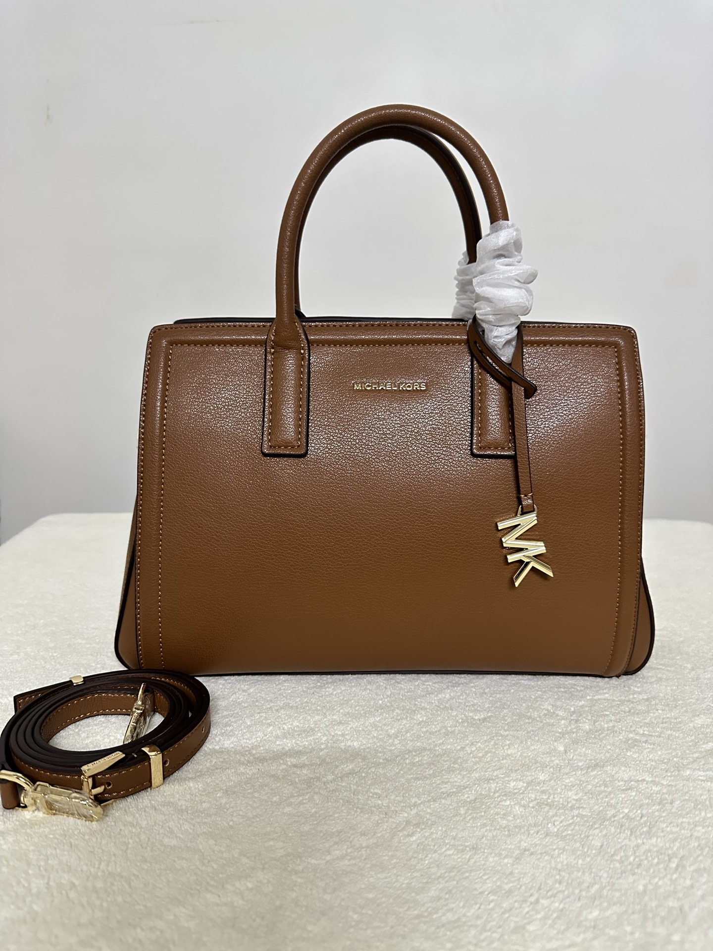 Michael Kors MK Laila 女士手提包斜挎包 香草白，橡果棕