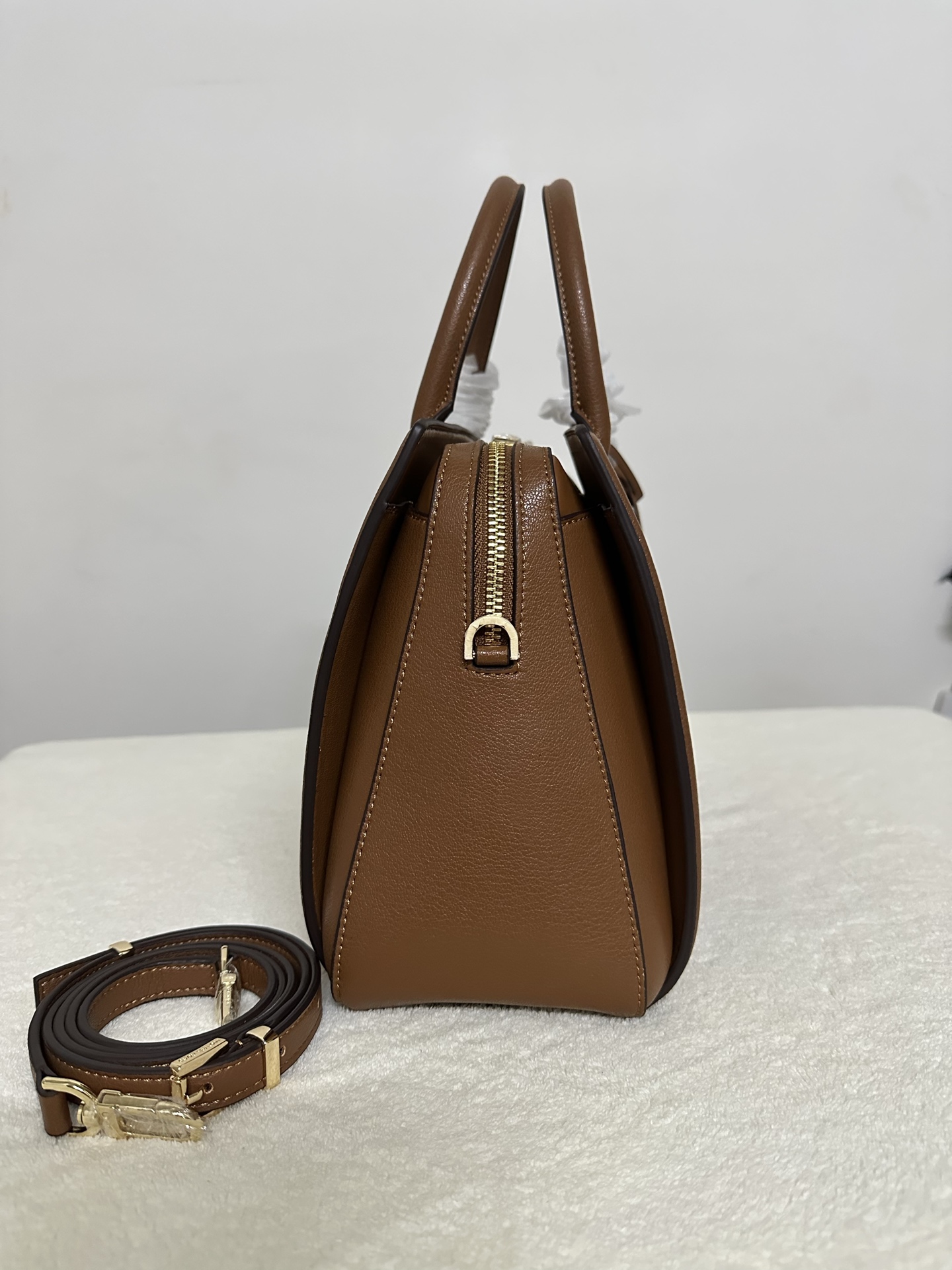Michael Kors MK Laila 女士手提包斜挎包 香草白，橡果棕