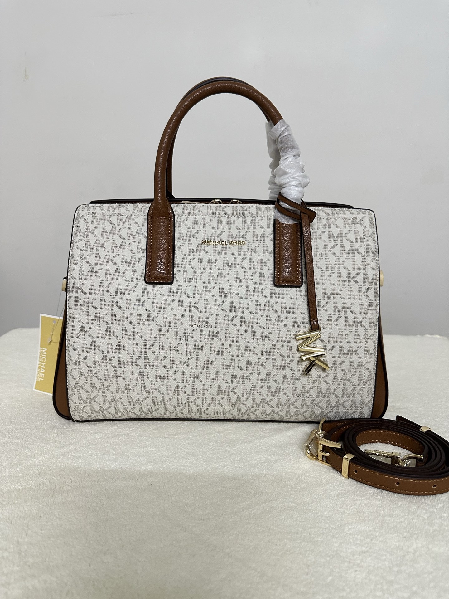 Michael Kors MK Laila 女士手提包斜挎包 香草白，橡果棕