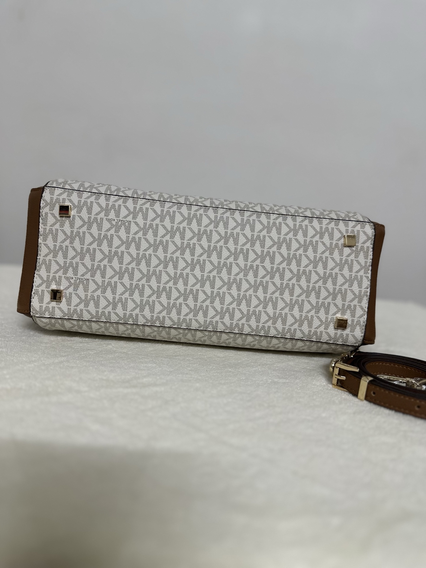 Michael Kors MK Laila 女士手提包斜挎包 香草白，橡果棕