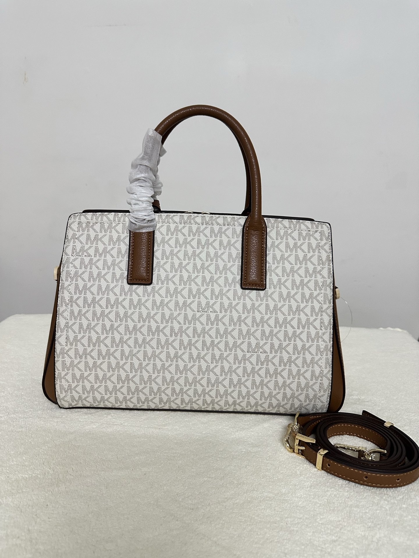 Michael Kors MK Laila 女士手提包斜挎包 香草白，橡果棕
