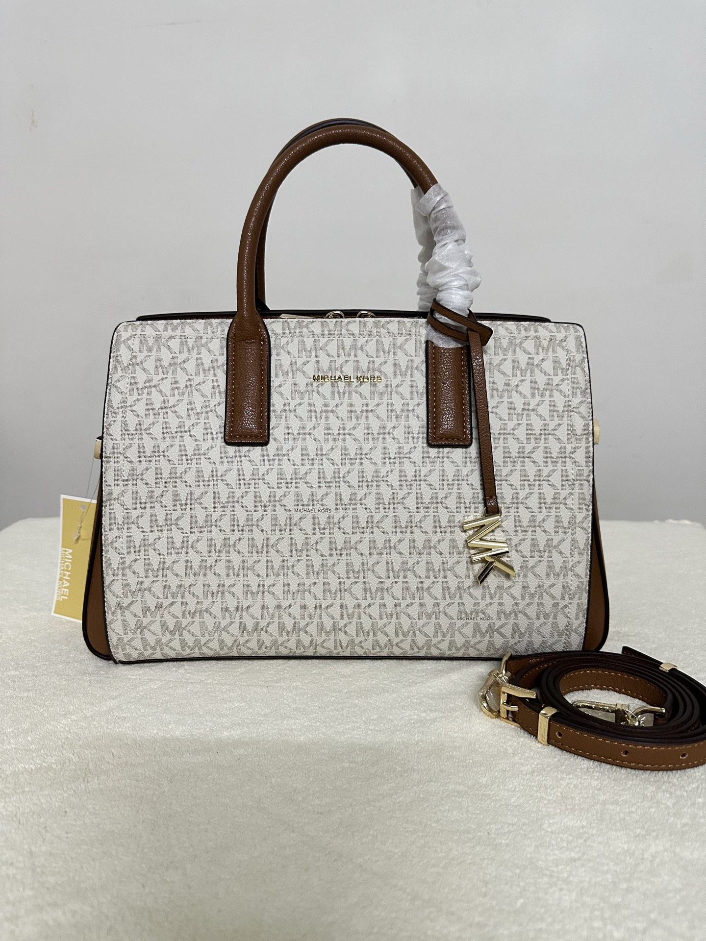 Michael Kors MK Laila 女士手提包斜挎包 香草白，橡果棕