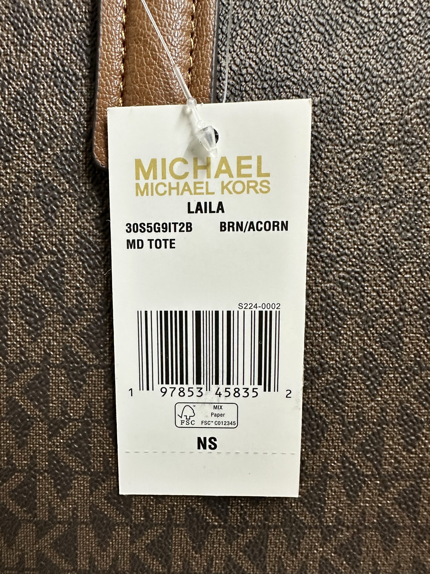 Michael Kors MK Laila 女士中号托特包单肩包 ．包身采用简简单 的造型 搭配 立体的挂饰
