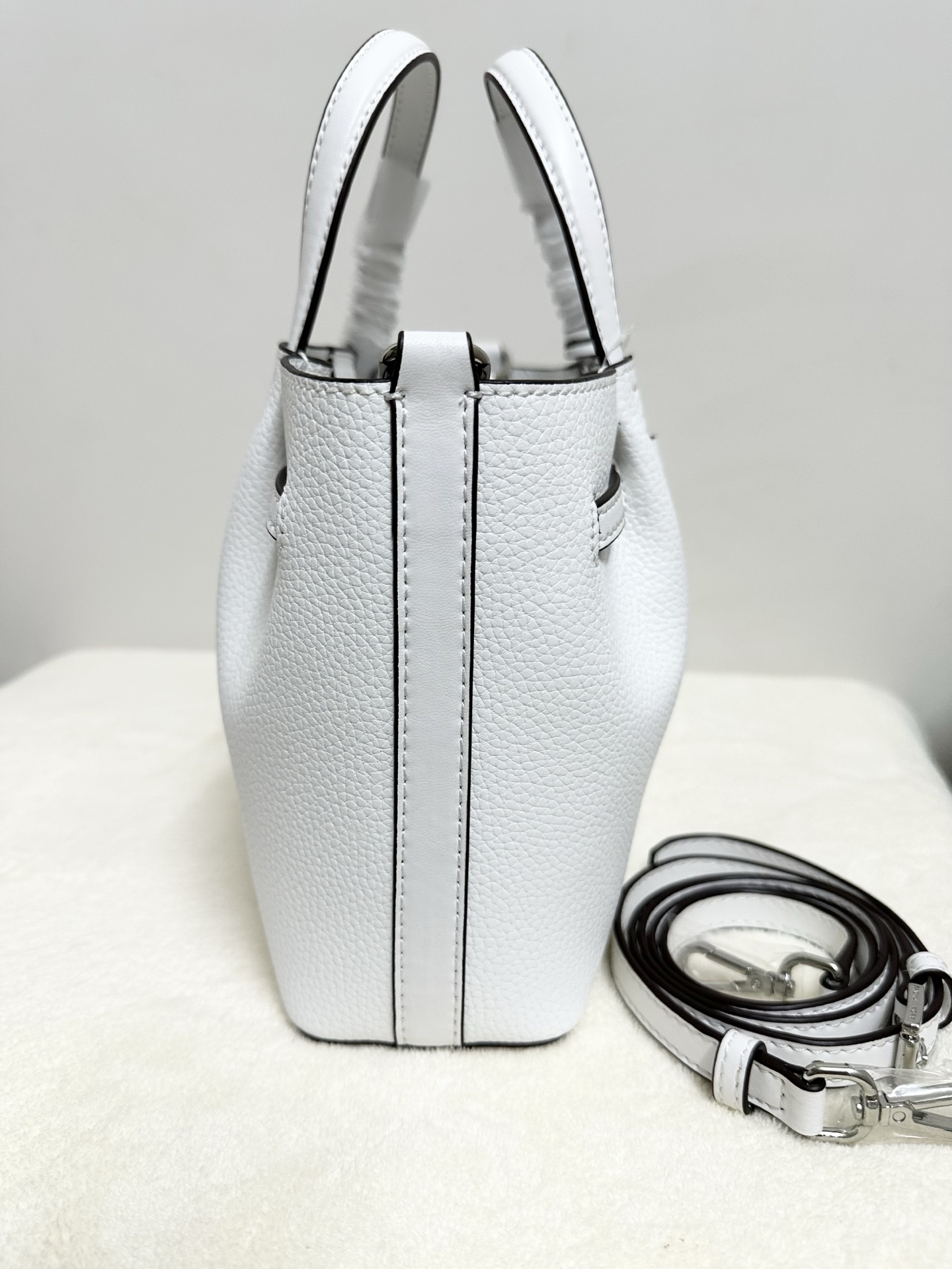 Michael Kors MK Carson 女士小号马衔扣手提包斜挎包橡果棕