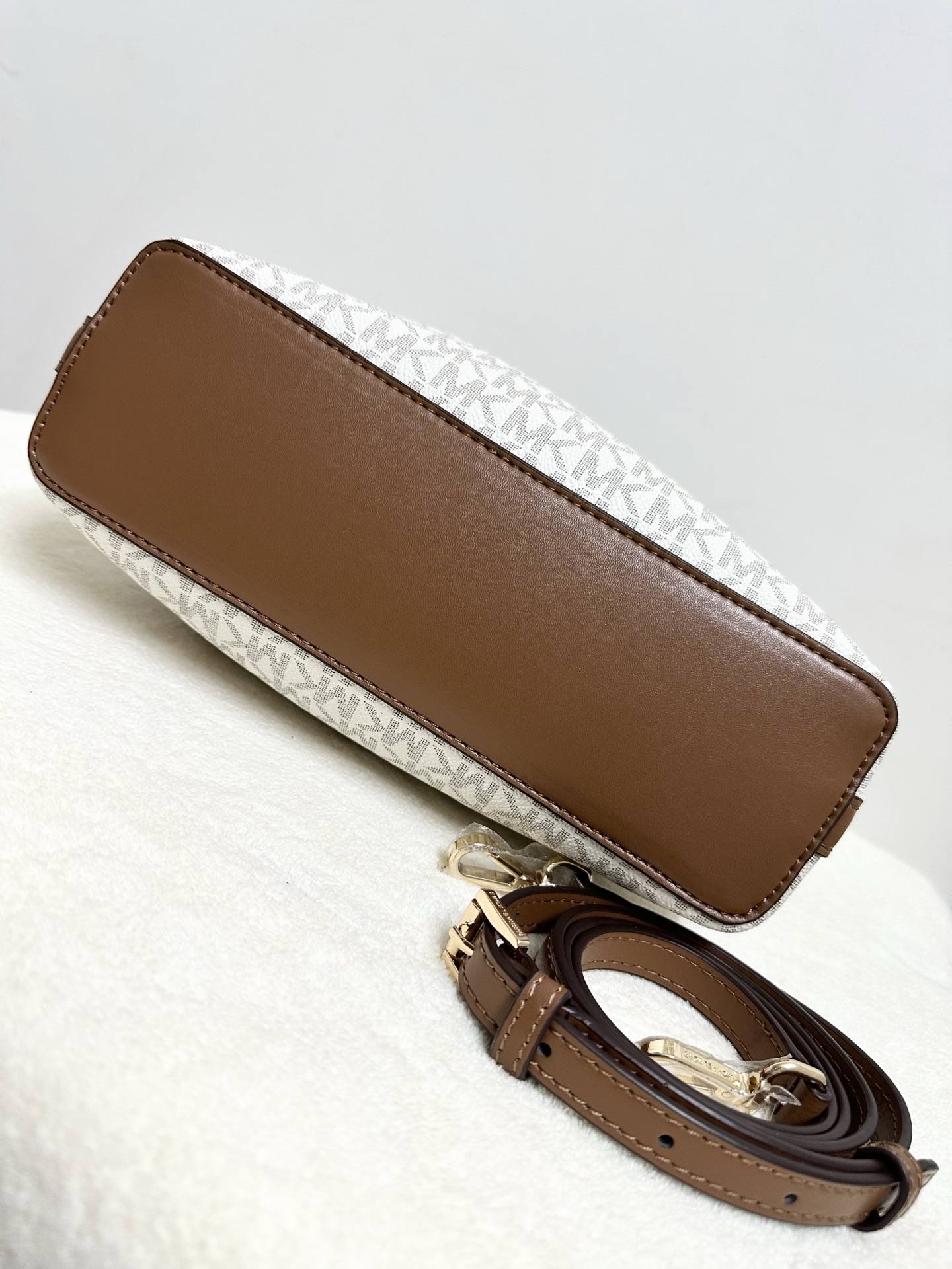 Michael Kors MK Carson 女士小号马衔扣手提包斜挎包橡果棕