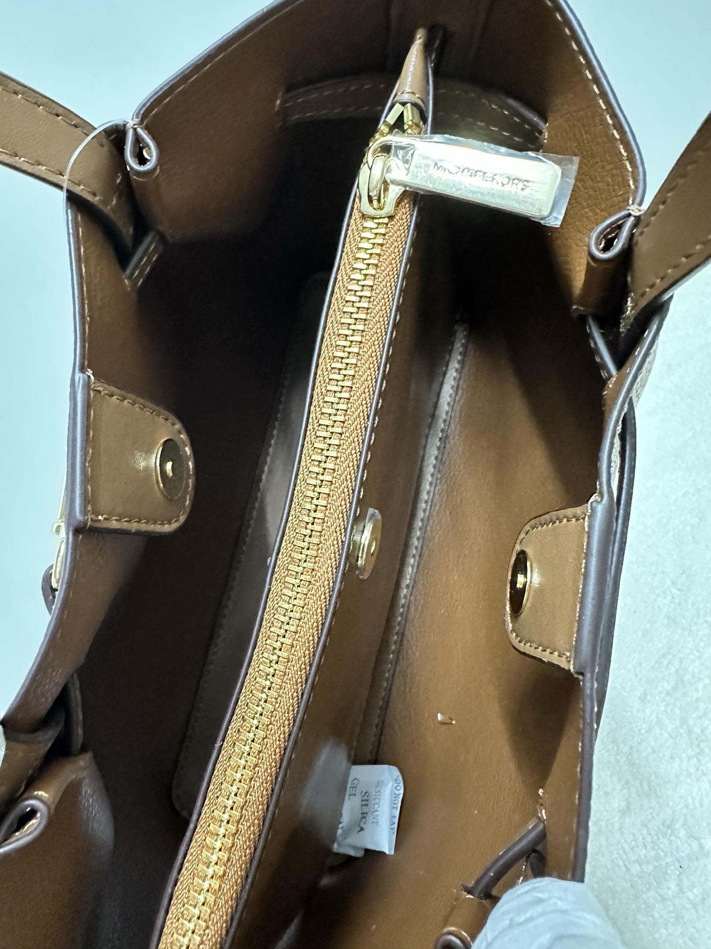 Michael Kors MK Carson 女士小号马衔扣手提包斜挎包橡果棕