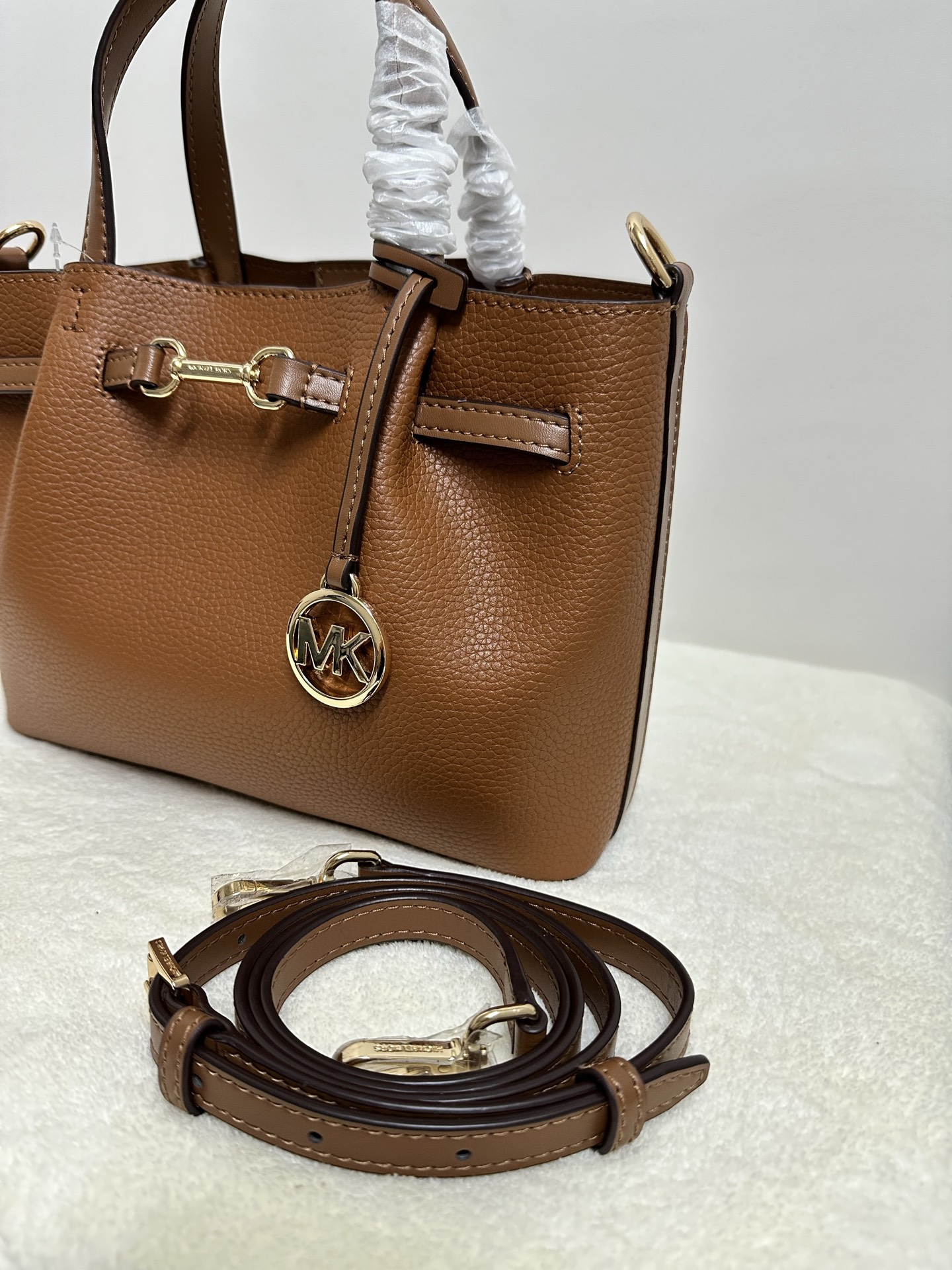Michael Kors MK Carson 女士小号马衔扣手提包斜挎包橡果棕