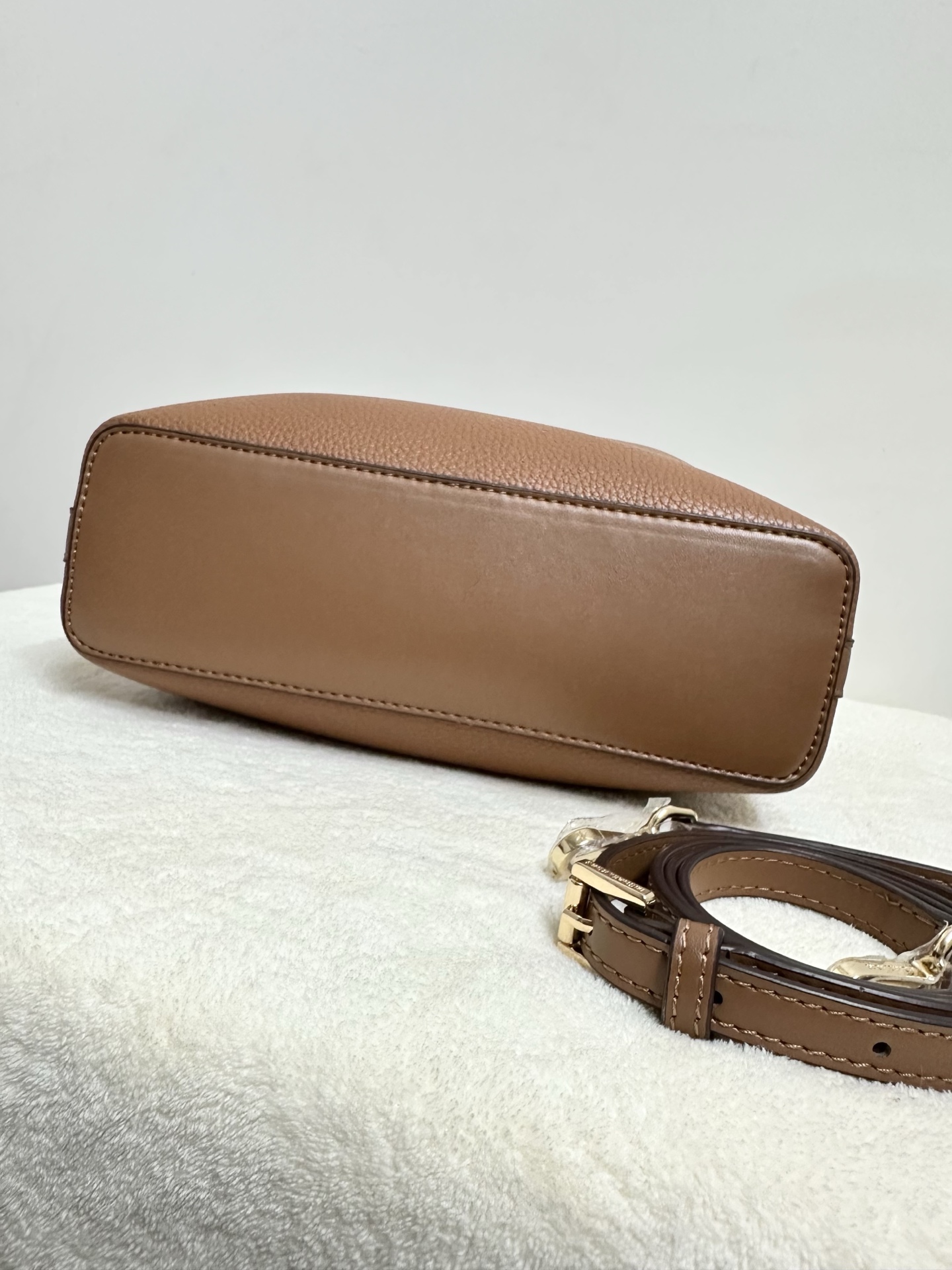 Michael Kors MK Carson 女士小号马衔扣手提包斜挎包橡果棕