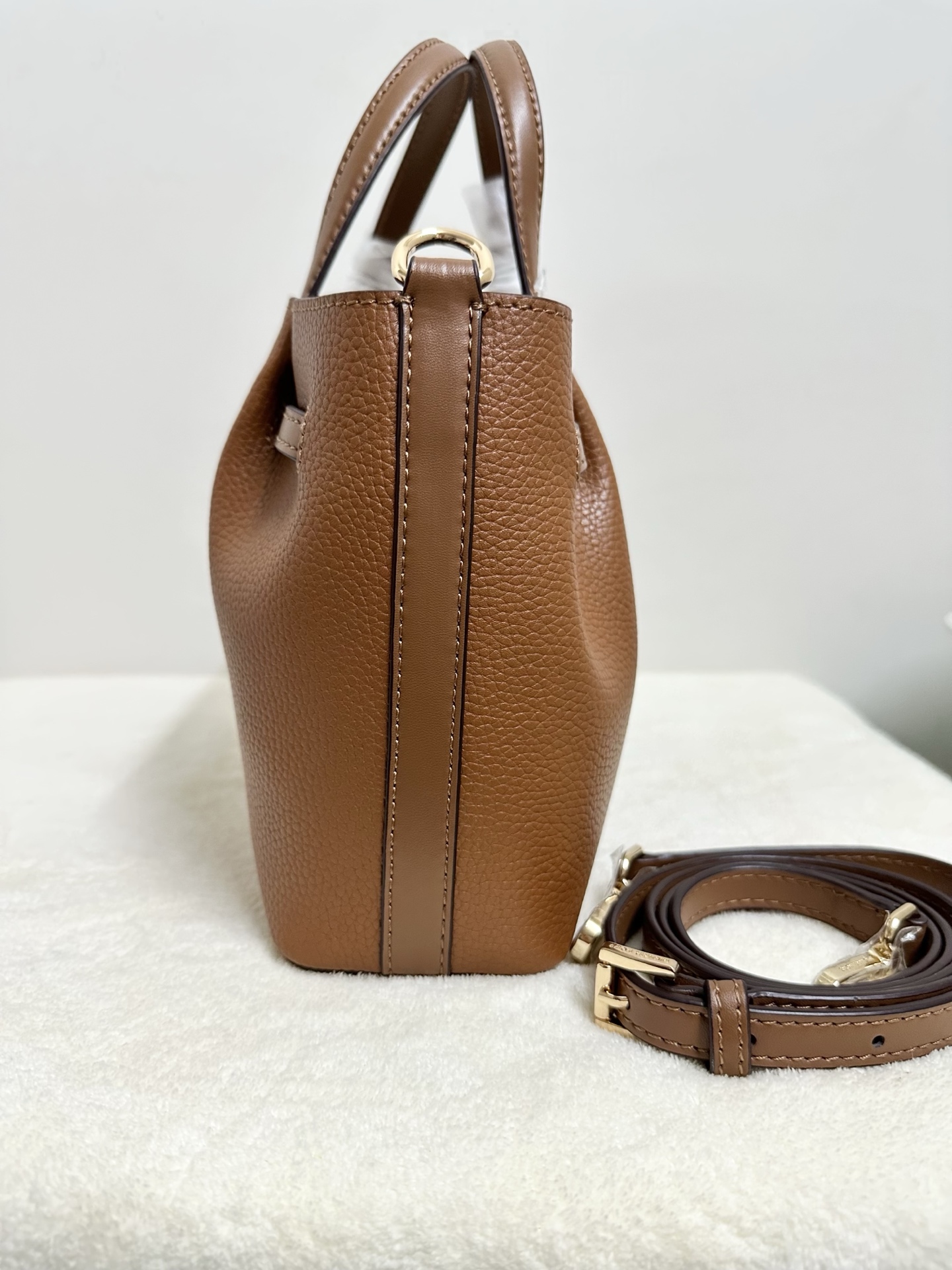 Michael Kors MK Carson 女士小号马衔扣手提包斜挎包橡果棕