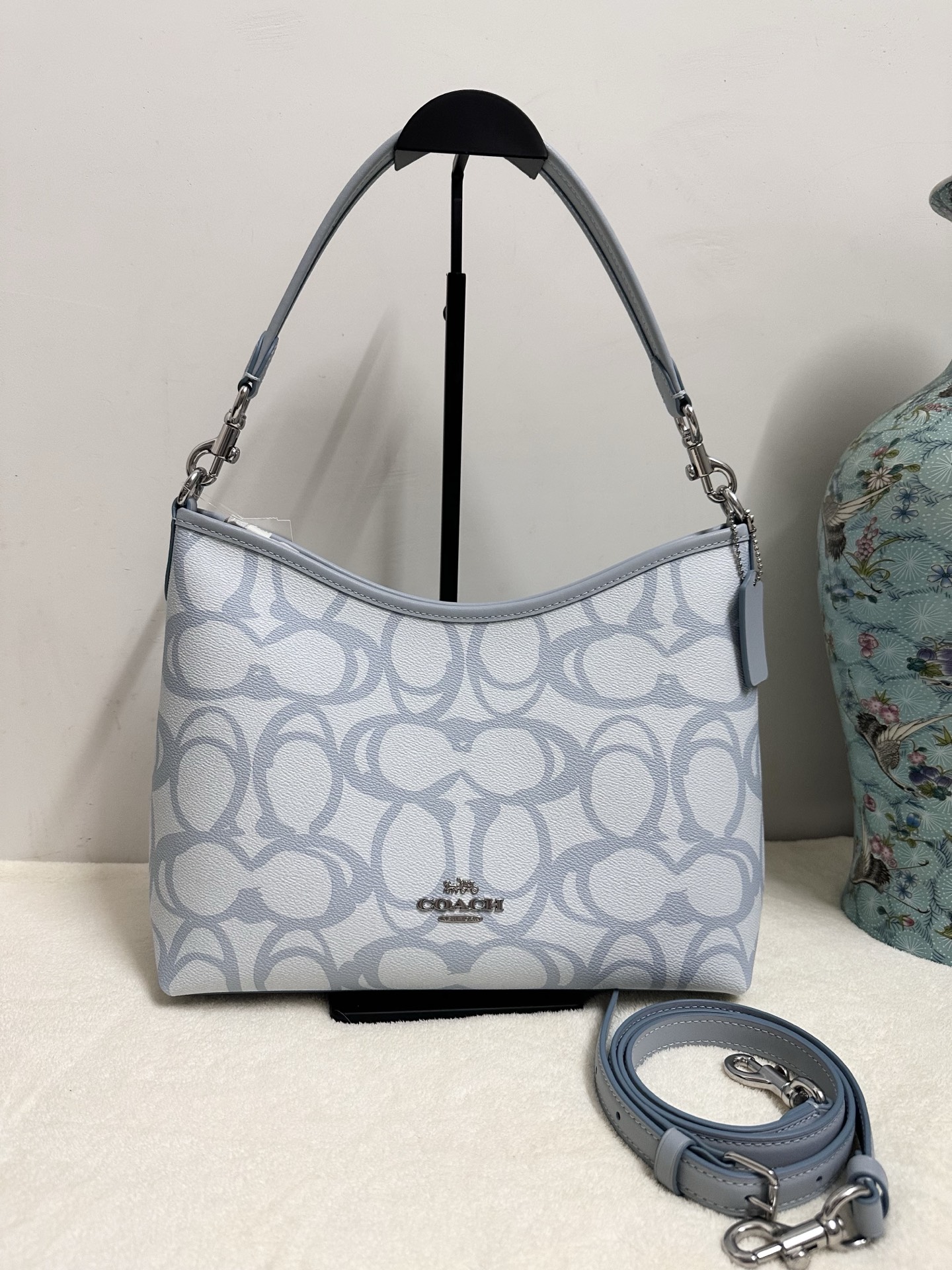 蔻驰大号流浪包 - 大容量で便利なデザイン