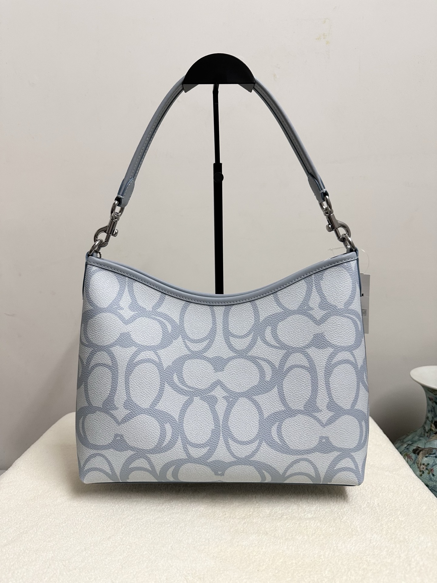 蔻驰大号流浪包 - 大容量で便利なデザイン