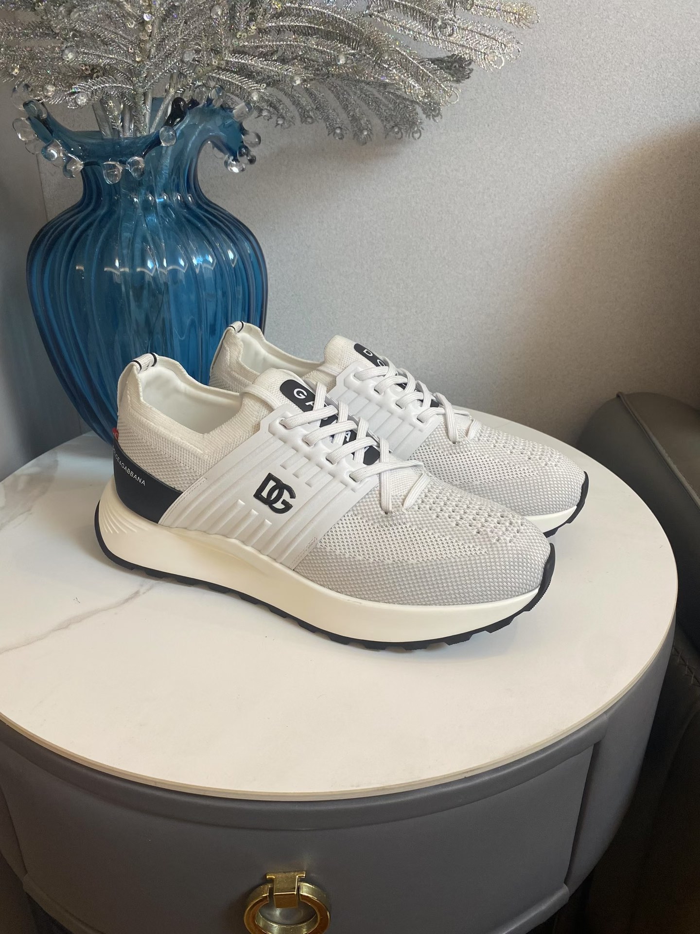 D&G Latest Running Sneakers: Light-Resistant, Classic Design, Comfortable Air-Fruit Fabric, Size 38-46. Price: 650.