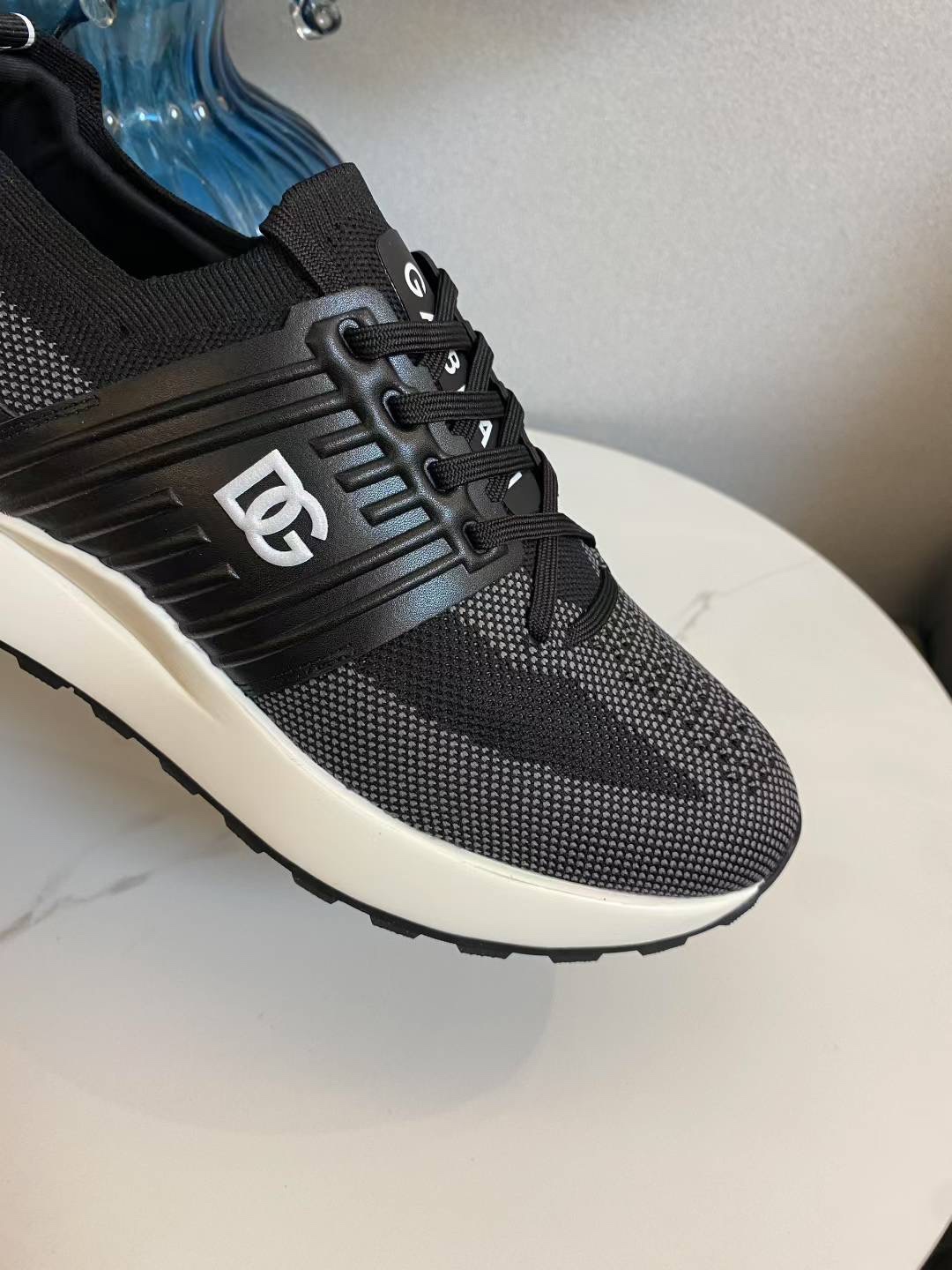 D&G Latest Running Sneakers: Light-Resistant, Classic Design, Comfortable Air-Fruit Fabric. - 图片 4