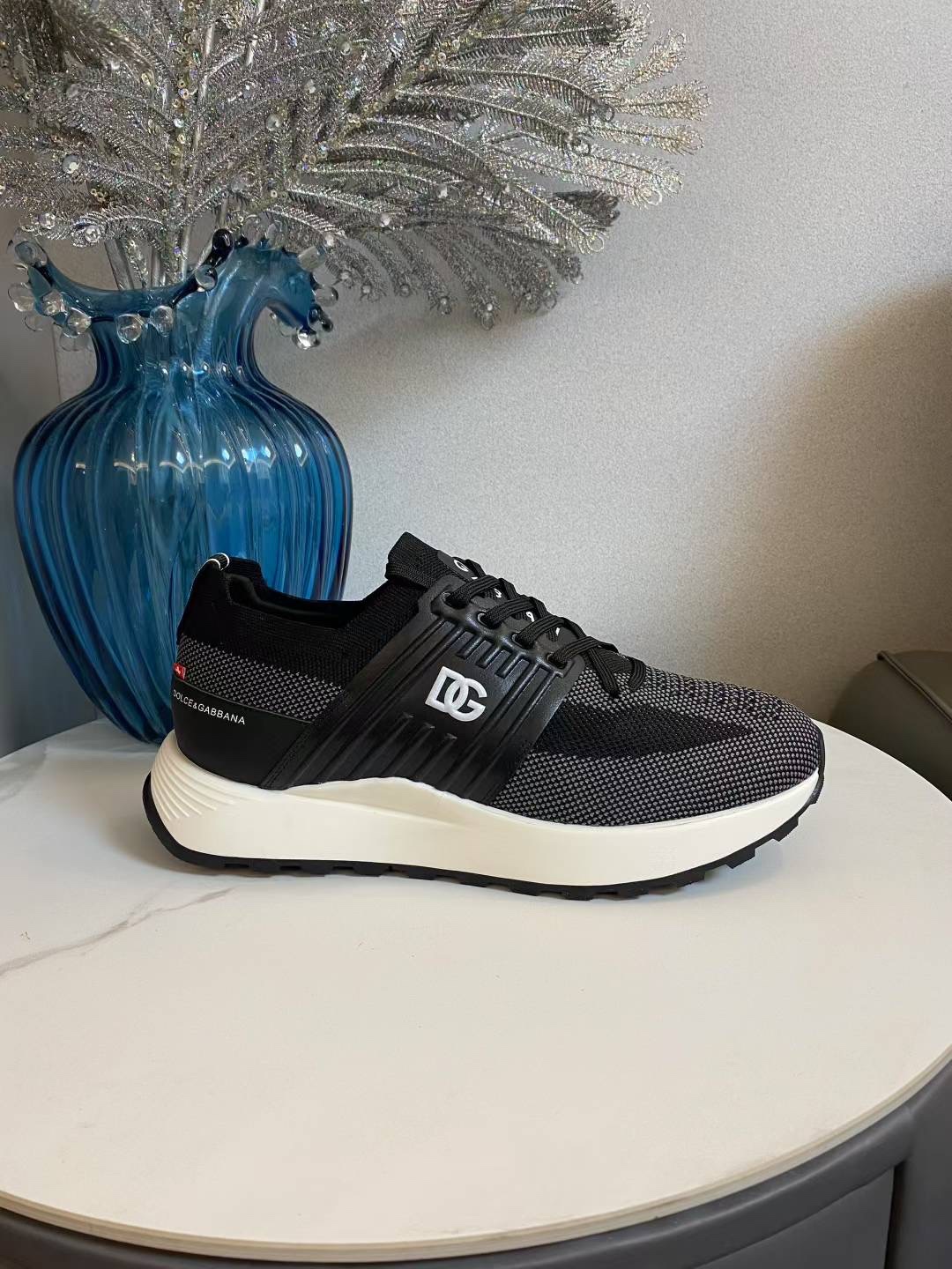 D&G Latest Running Sneakers: Light-Resistant, Classic Design, Comfortable Air-Fruit Fabric. - 图片 3