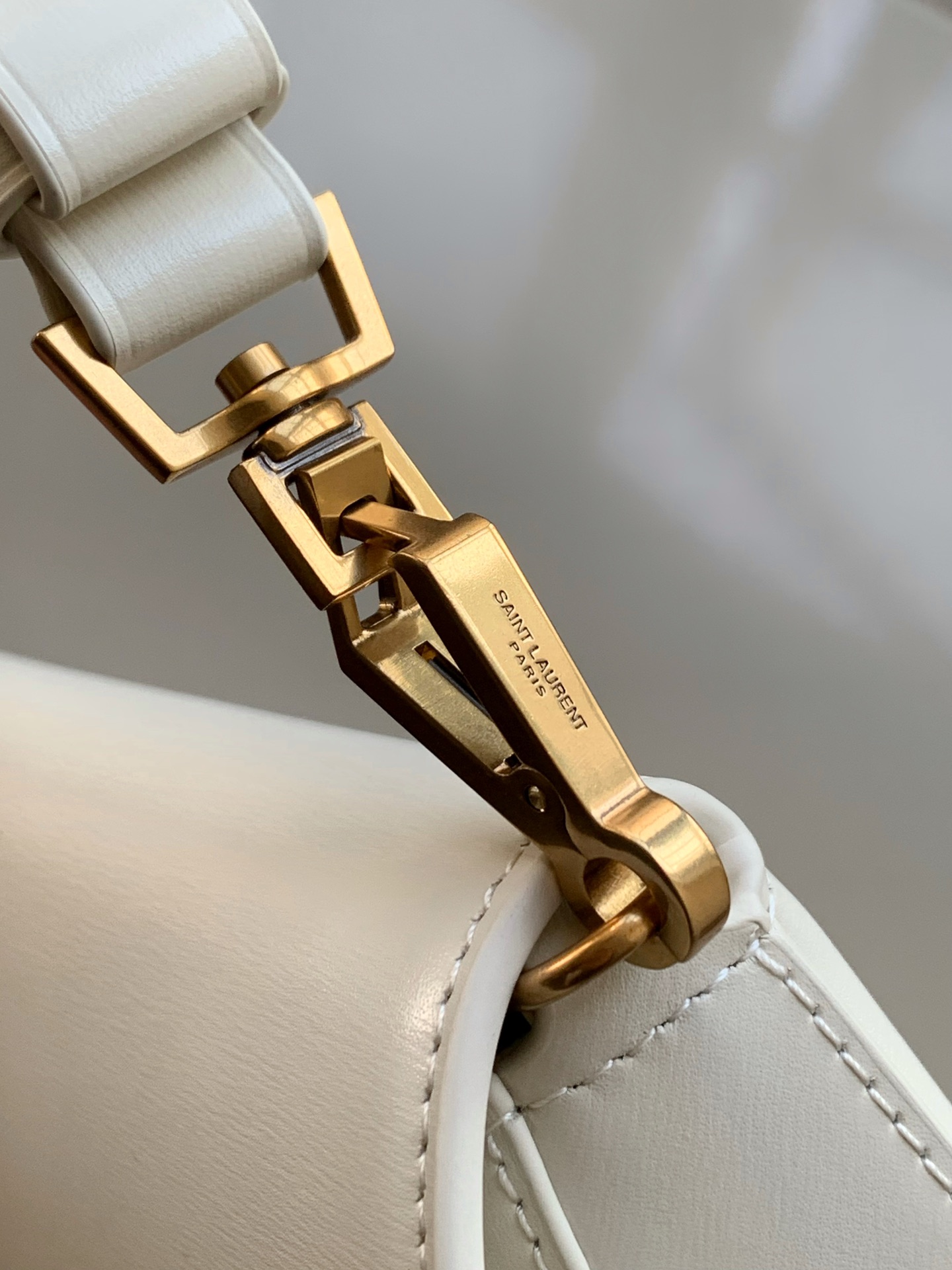 Voltaire 腋下/馬鞍バッグ - 独特なデザインと高級感