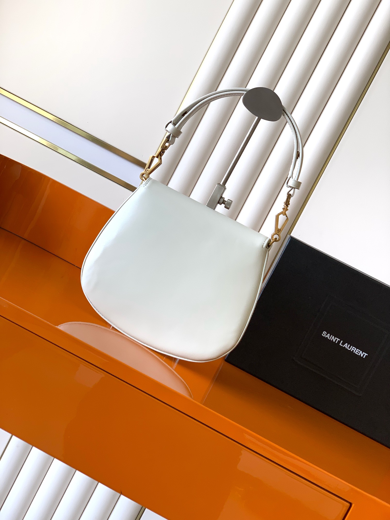 Voltaire 腋下/馬鞍バッグ - 独特なデザインと高級感