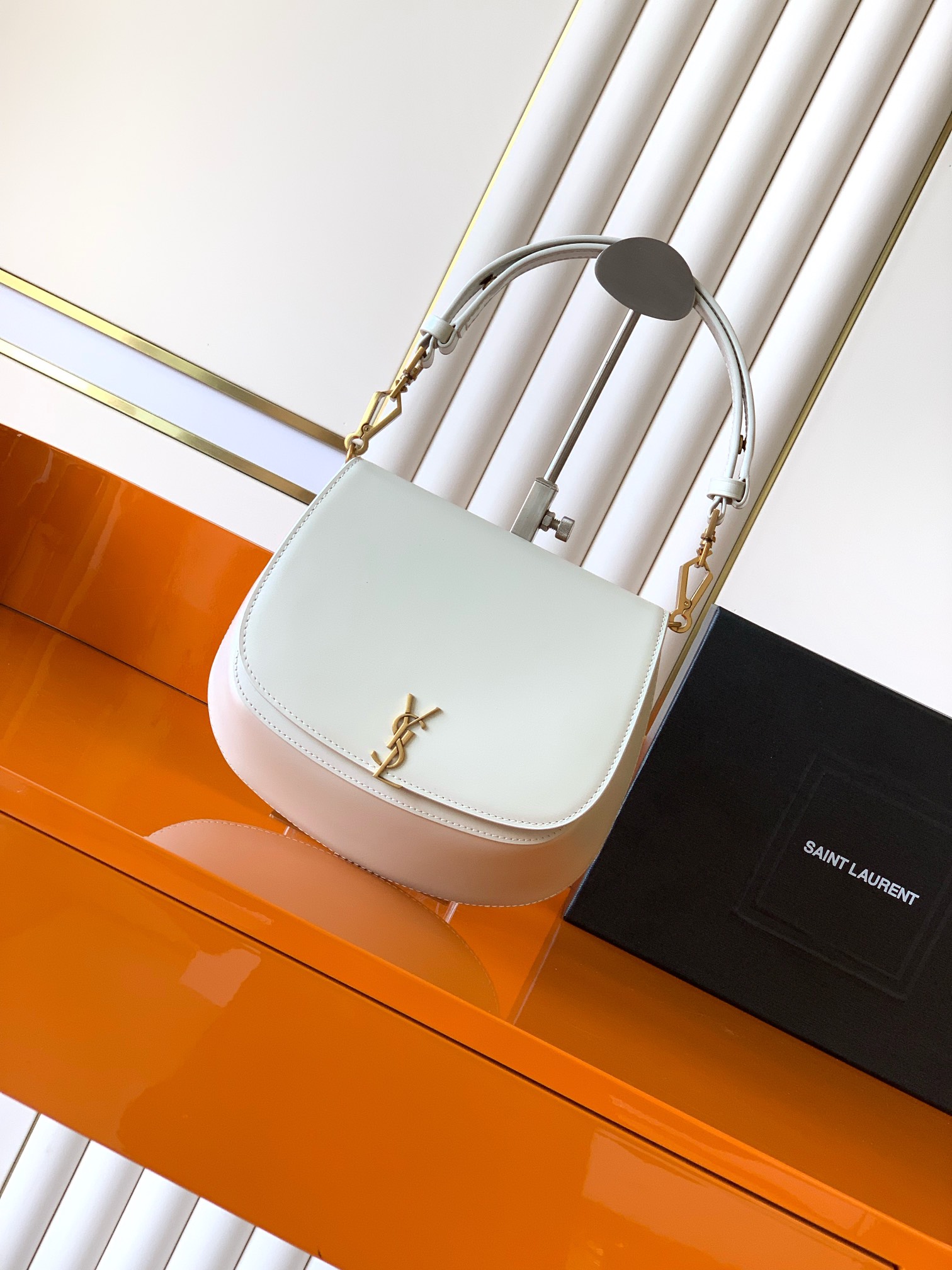 Voltaire 腋下/馬鞍バッグ - 独特なデザインと高級感