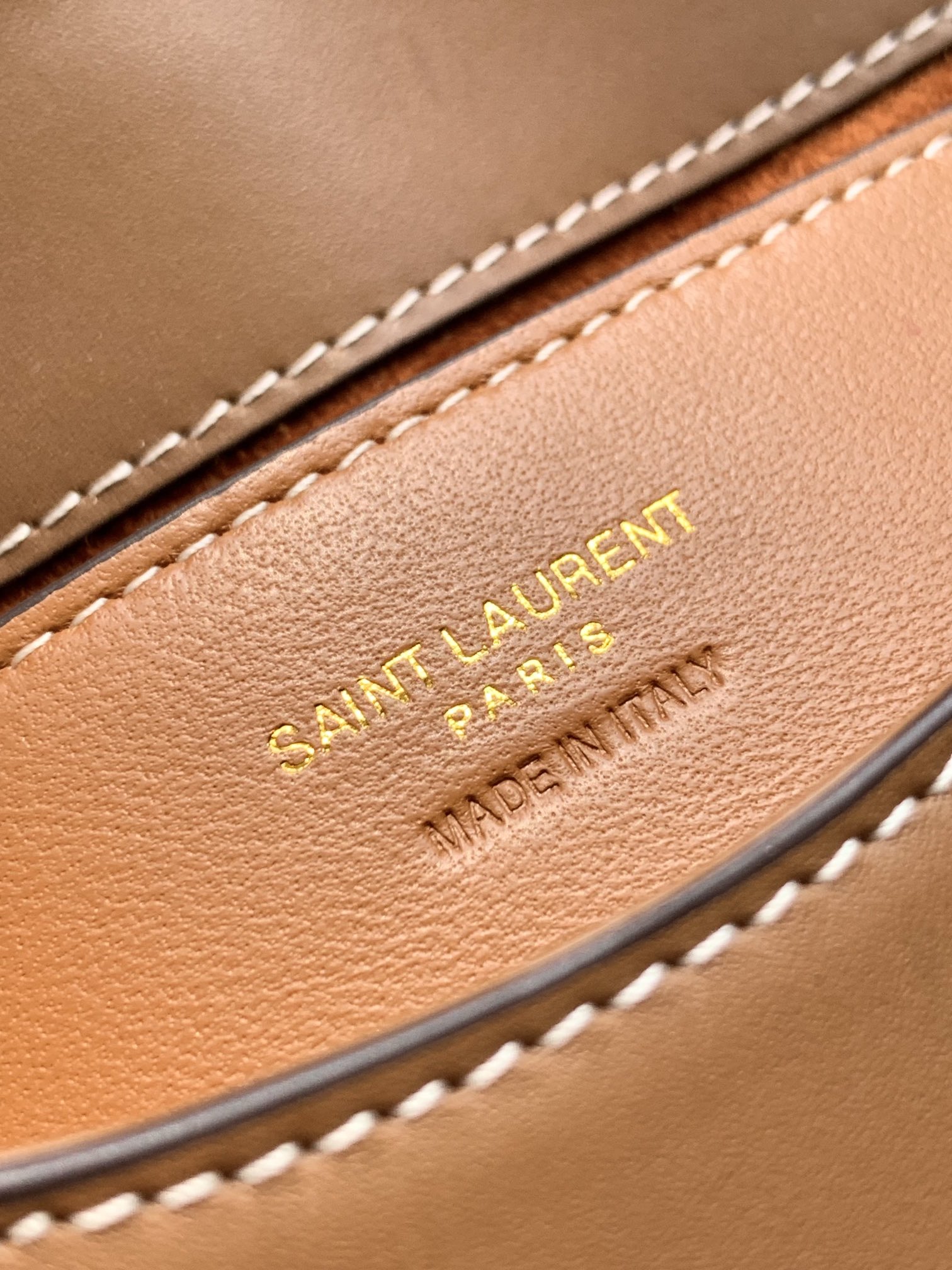 Voltaire 腋下/馬鞍バッグ - 高級小牛皮と独自デザイン