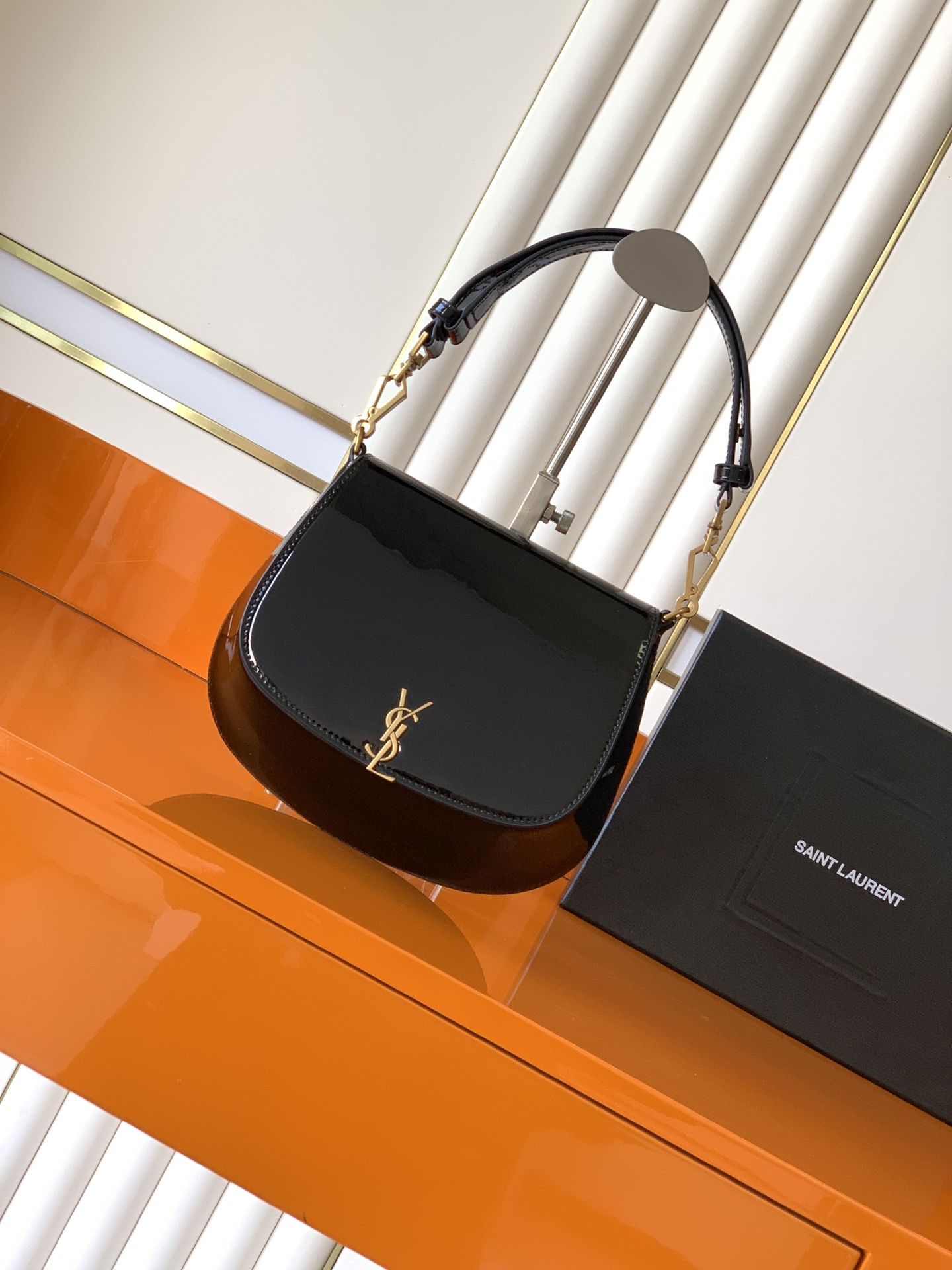 Voltaire 腋下/馬鞍バッグ - 洗練されたデザインと高級感