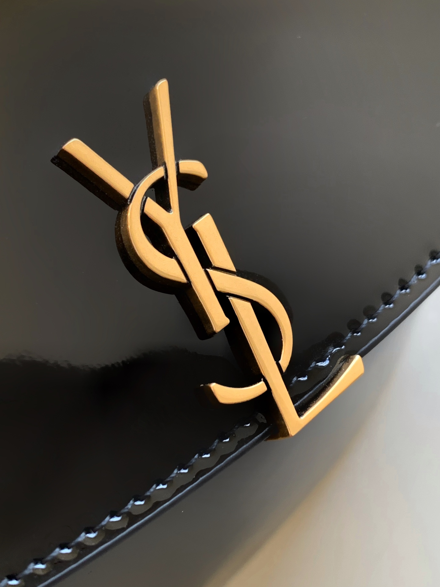 Voltaire 腋下/馬鞍バッグ - 洗練されたデザインと高級感