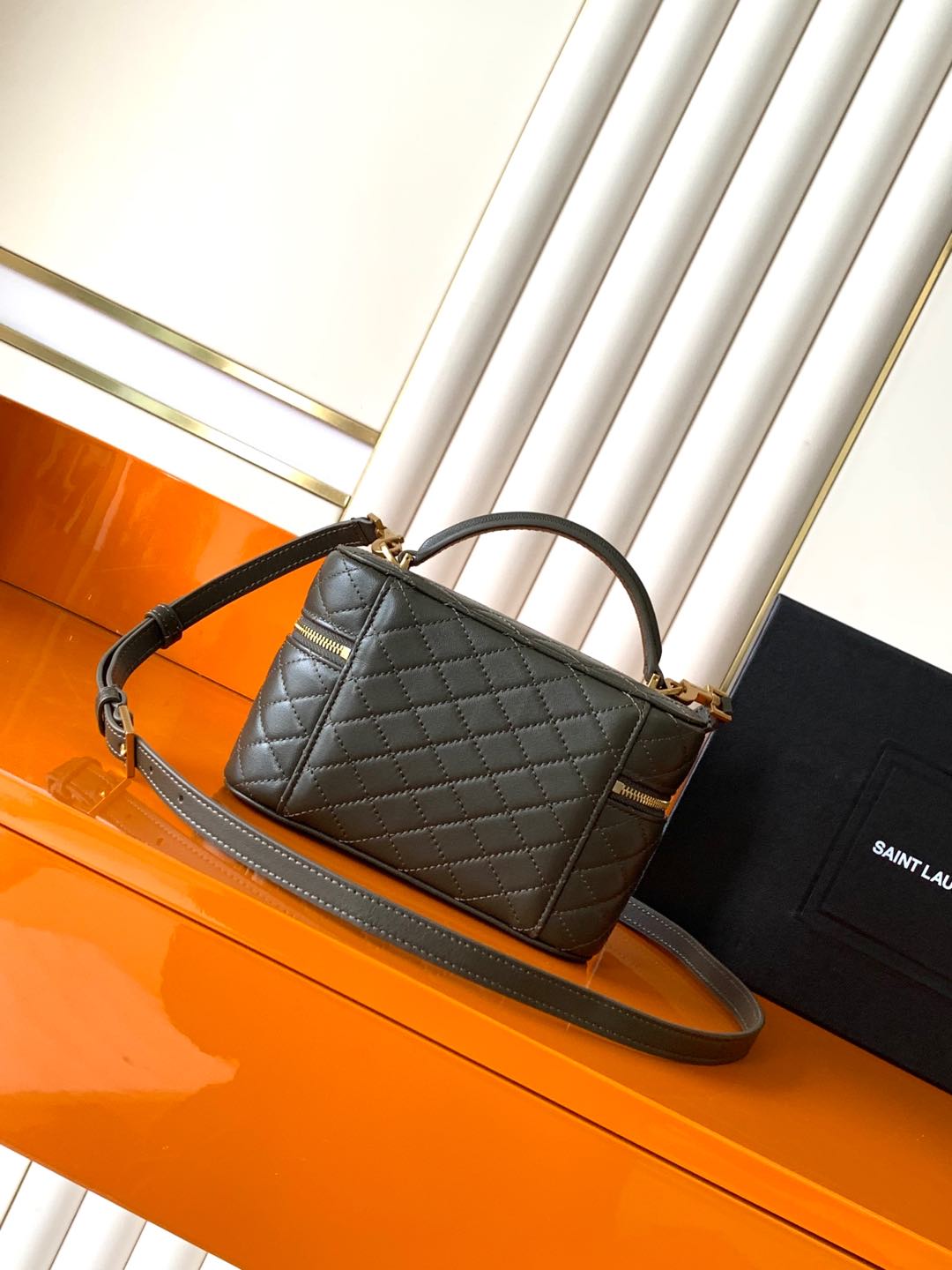 LE CASSANDRE羊皮革ミニショルダーバッグ