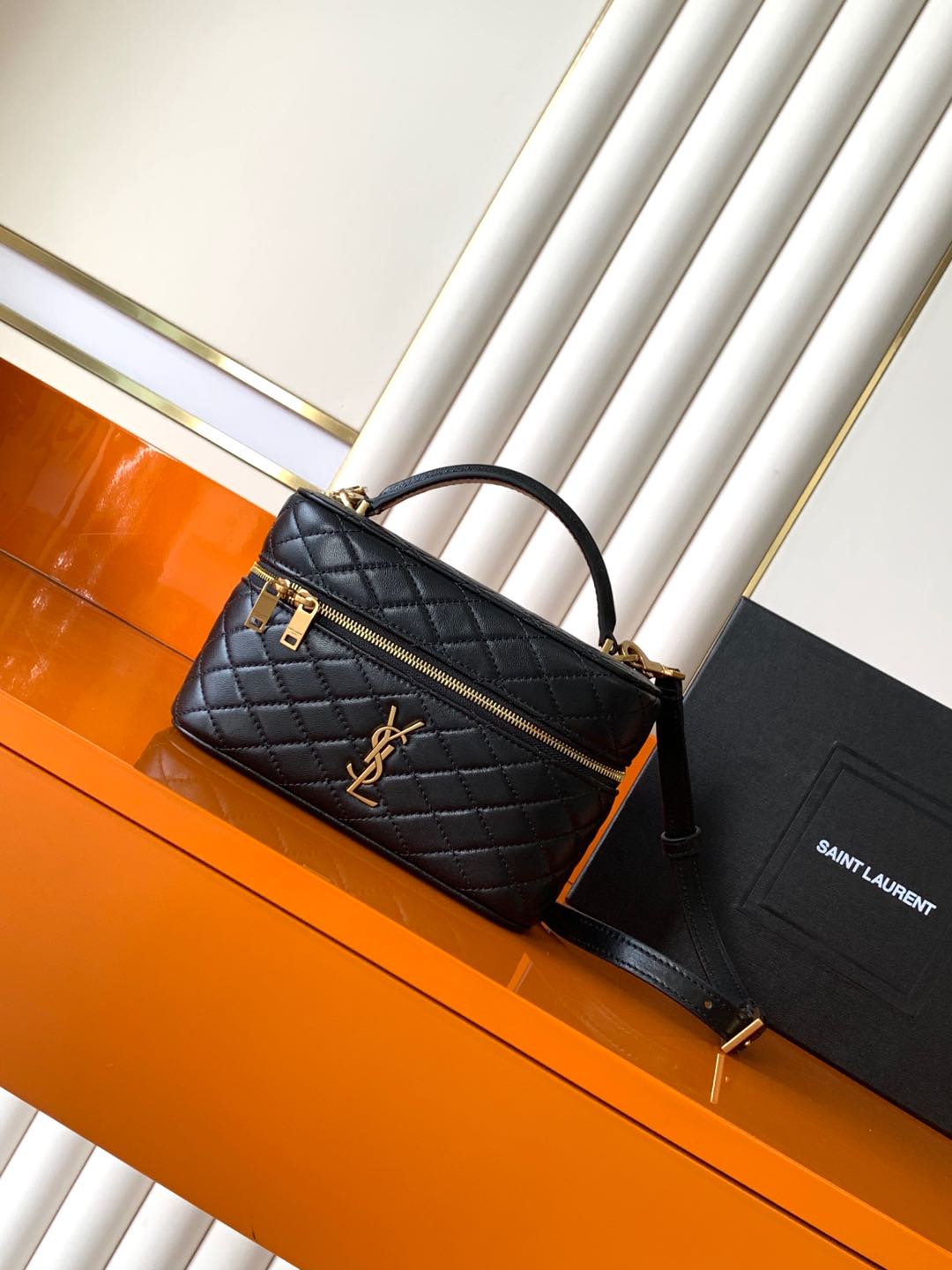 独家背景羊皮革ミニ手拿包 - 多機能デザインと調整可能なショルダーストラップ