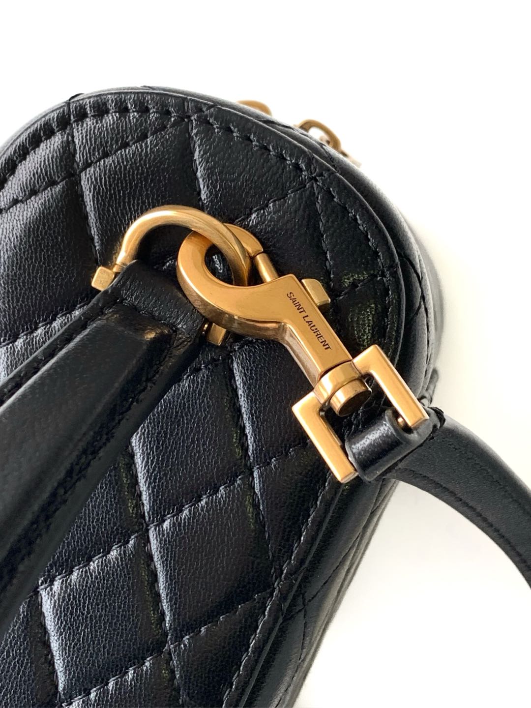 独家背景羊皮革ミニ手拿包 - 多機能デザインと調整可能なショルダーストラップ