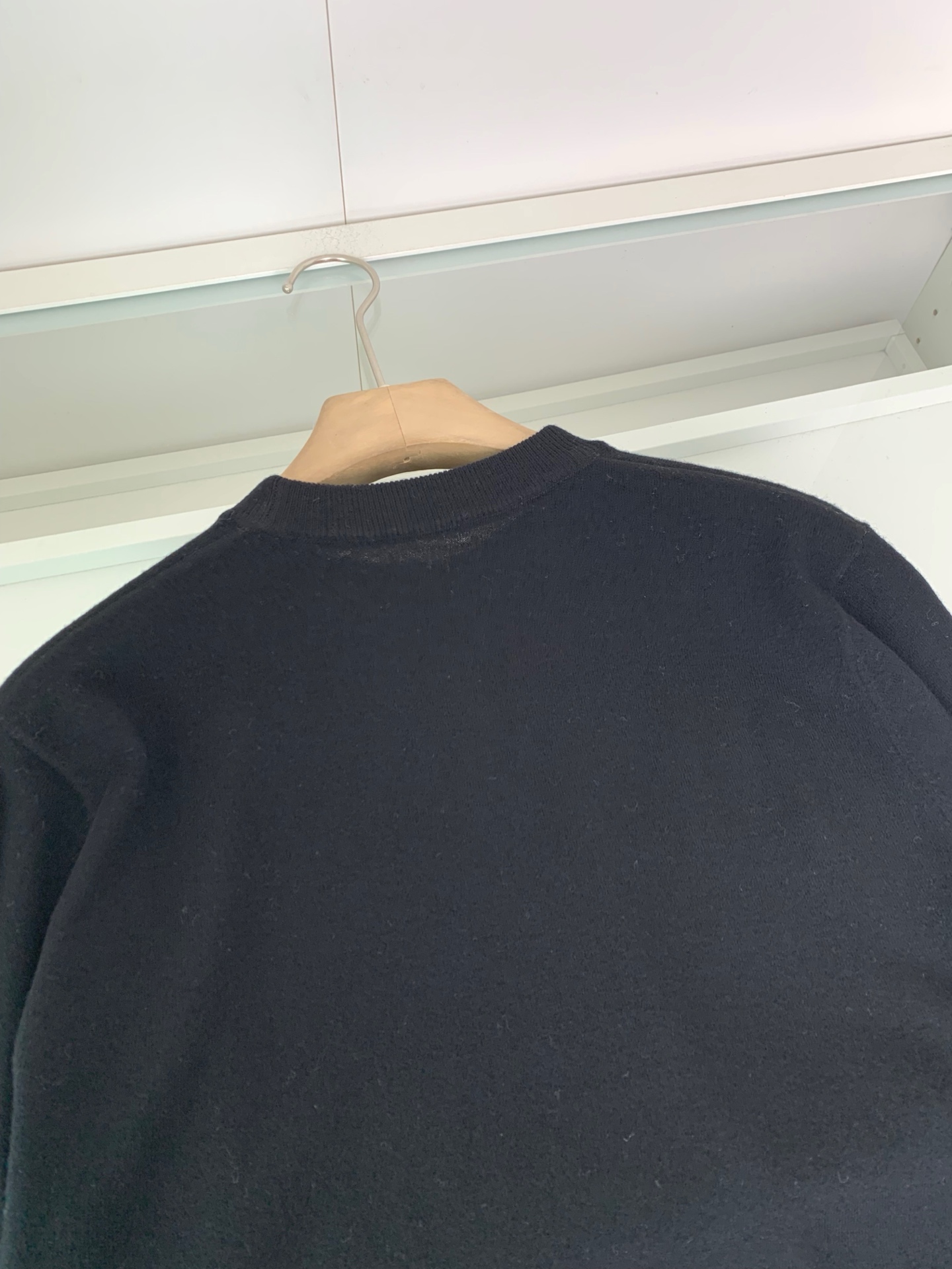 ，25FW秋冬新款细羊绒羊毛混纺针织圆领毛衣，男士胸口经典LOGO标点缀 时尚休闲套头毛衣针织衫！贸易公