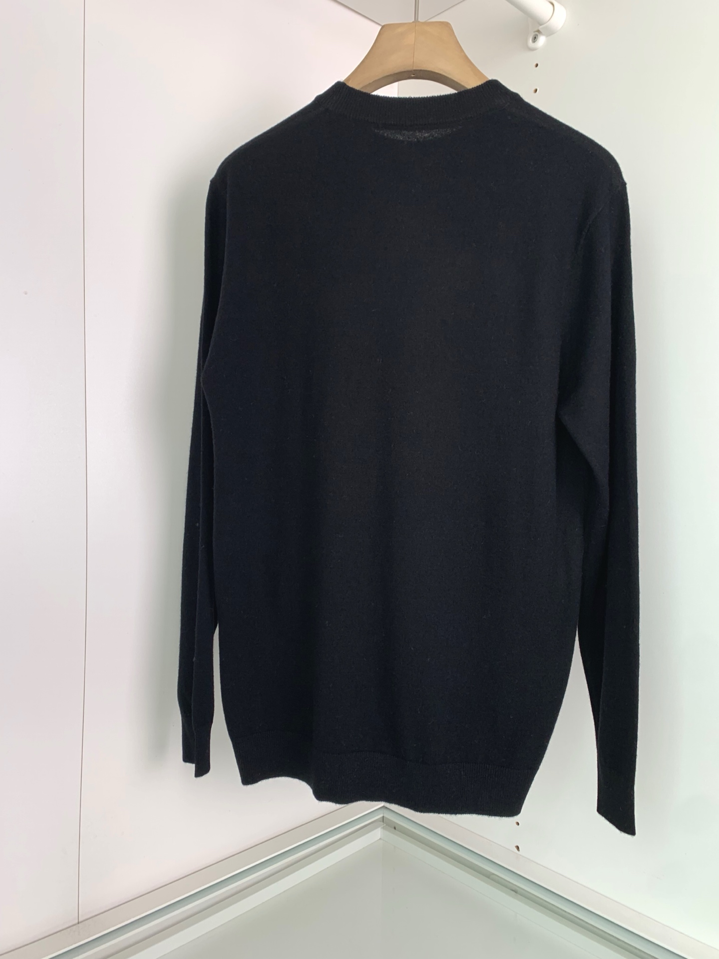 ，25FW秋冬新款细羊绒羊毛混纺针织圆领毛衣，男士胸口经典LOGO标点缀 时尚休闲套头毛衣针织衫！贸易公