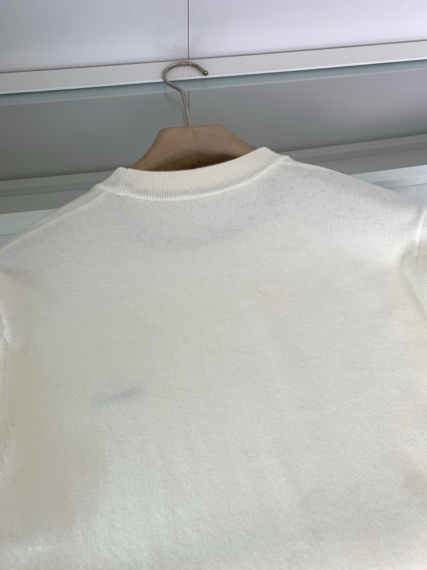 ，25FW秋冬新款细羊绒羊毛混纺针织圆领毛衣，男士胸口经典LOGO标点缀 时尚休闲套头毛衣针织衫！贸易公