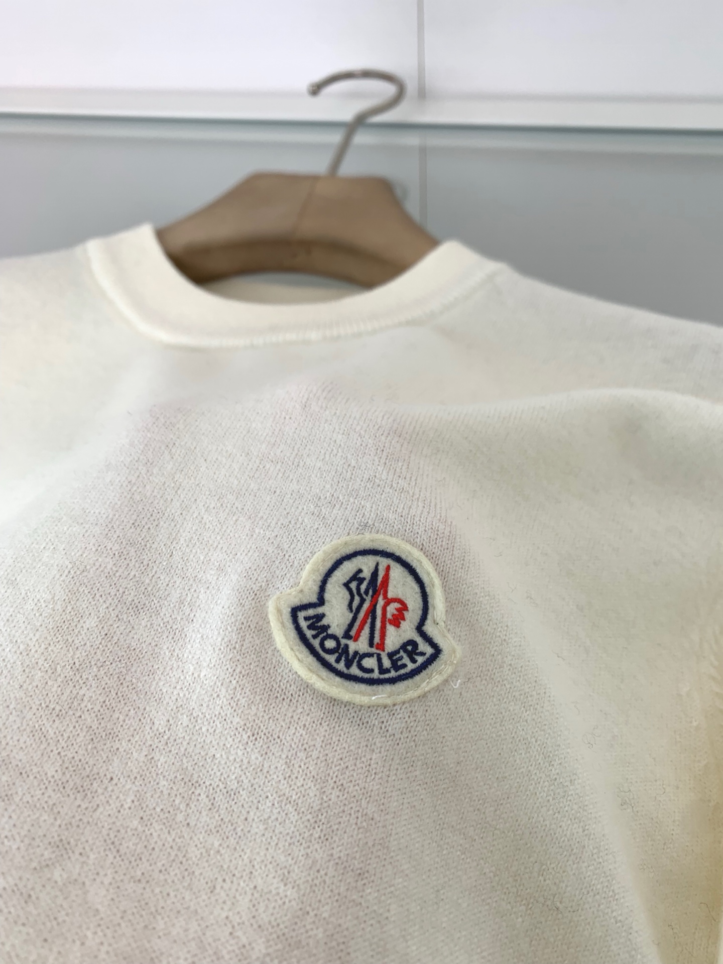 25FW秋冬新款细羊绒羊毛混纺针织圆领毛衣，男士胸口经典LOGO标点缀 时尚休闲套头毛衣针织衫！贸易公司