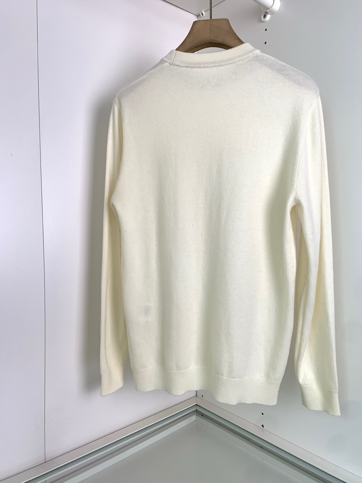 25FW秋冬新款细羊绒羊毛混纺针织圆领毛衣，男士胸口经典LOGO标点缀 时尚休闲套头毛衣针织衫！贸易公司