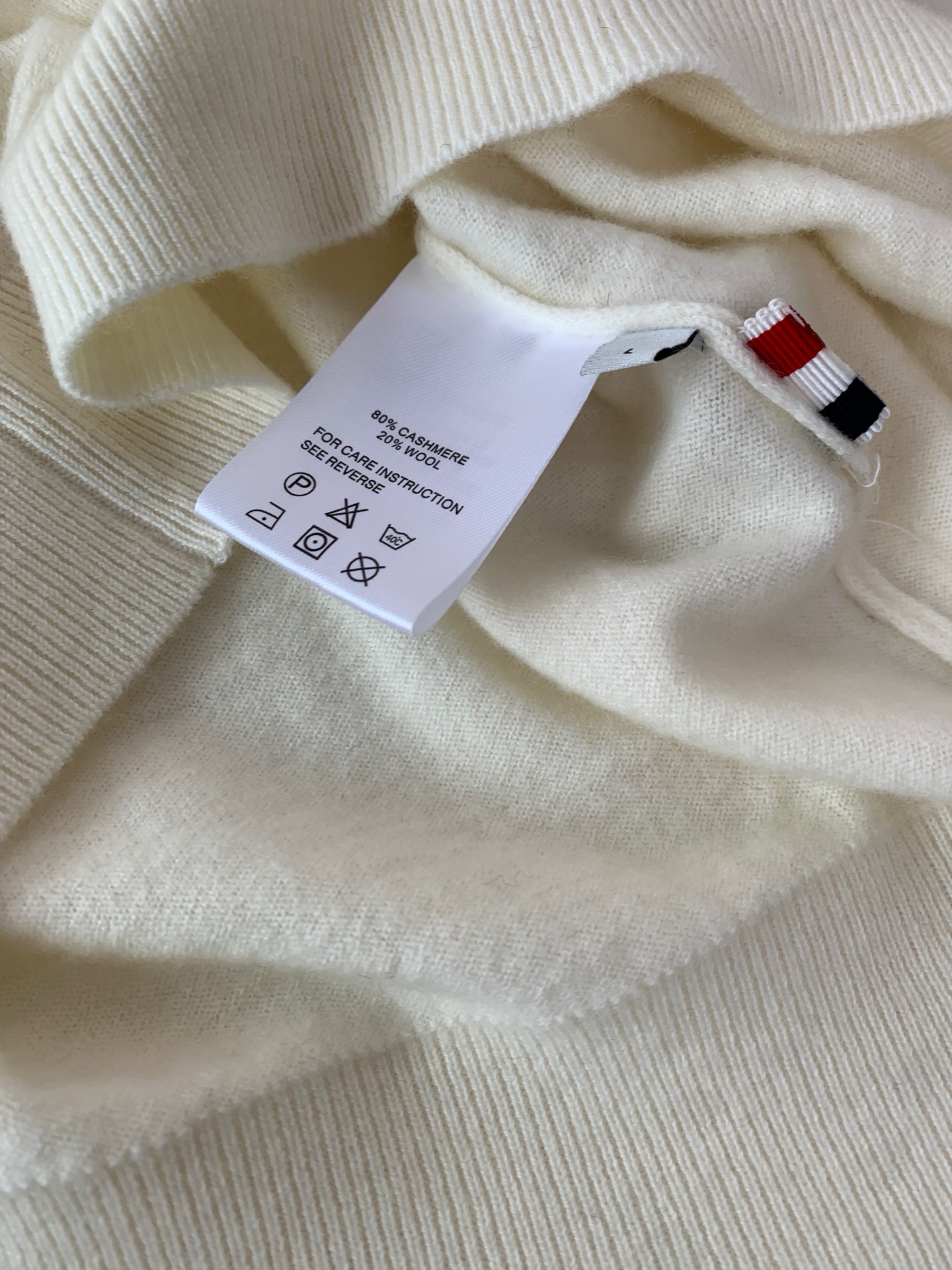 25FW秋冬新款细羊绒羊毛混纺针织圆领毛衣，男士胸口经典LOGO标点缀 时尚休闲套头毛衣针织衫！贸易公司