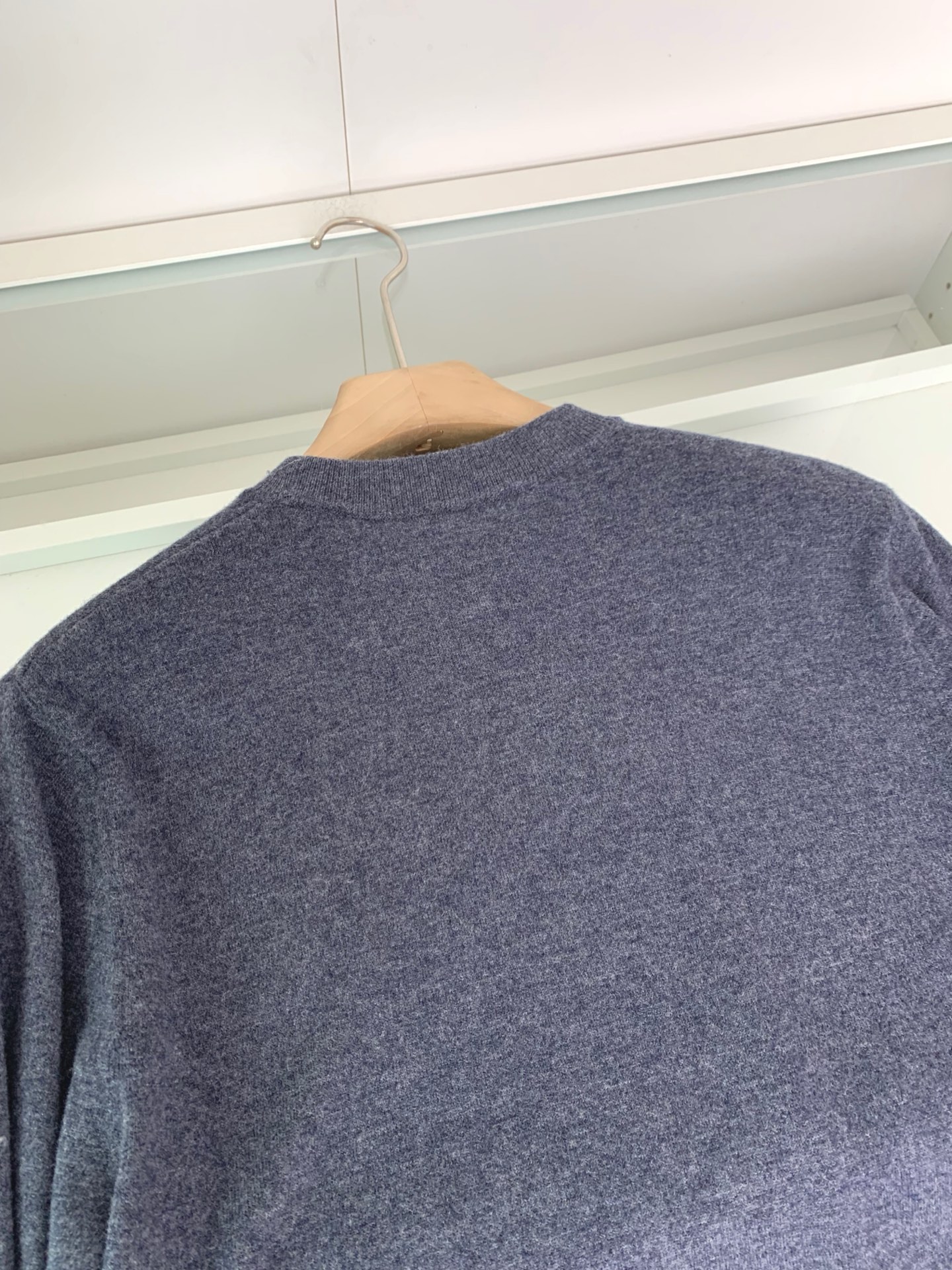 ，25FW秋冬新款细羊绒羊毛混纺针织圆领毛衣，男士胸口经典LOGO标点缀 时尚休闲套头毛衣针织衫！贸易公