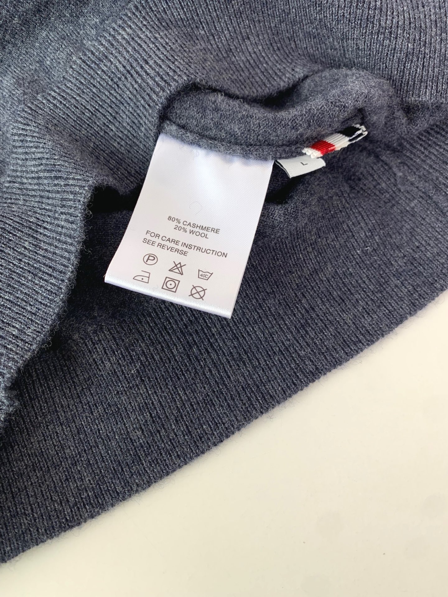 ，25FW秋冬新款细羊绒羊毛混纺针织圆领毛衣，男士胸口经典LOGO标点缀 时尚休闲套头毛衣针织衫！贸易公