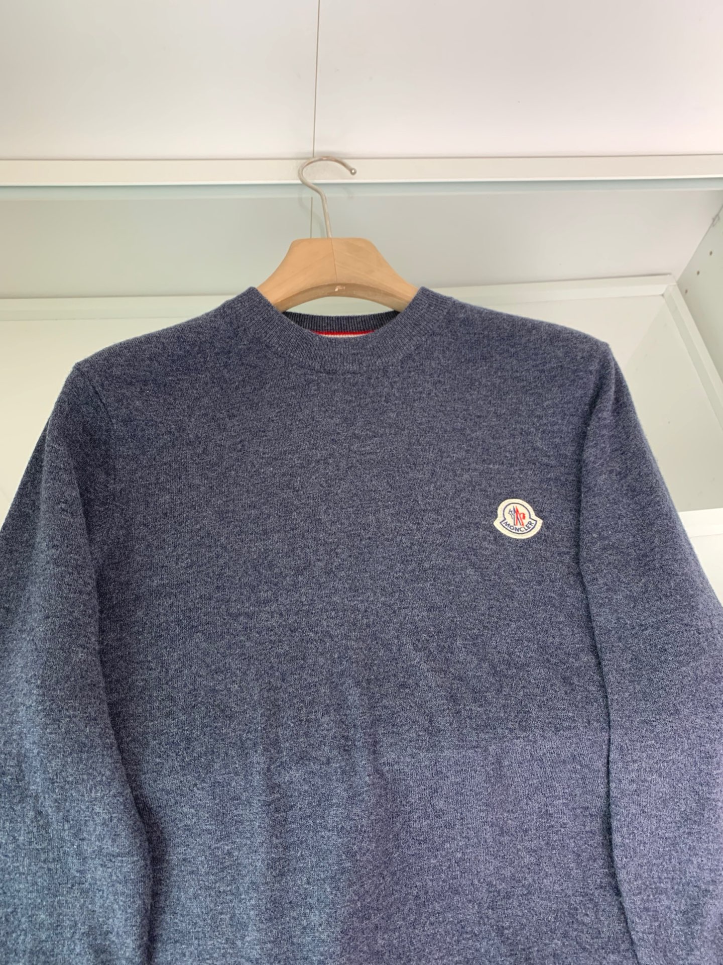 ，25FW秋冬新款细羊绒羊毛混纺针织圆领毛衣，男士胸口经典LOGO标点缀 时尚休闲套头毛衣针织衫！贸易公